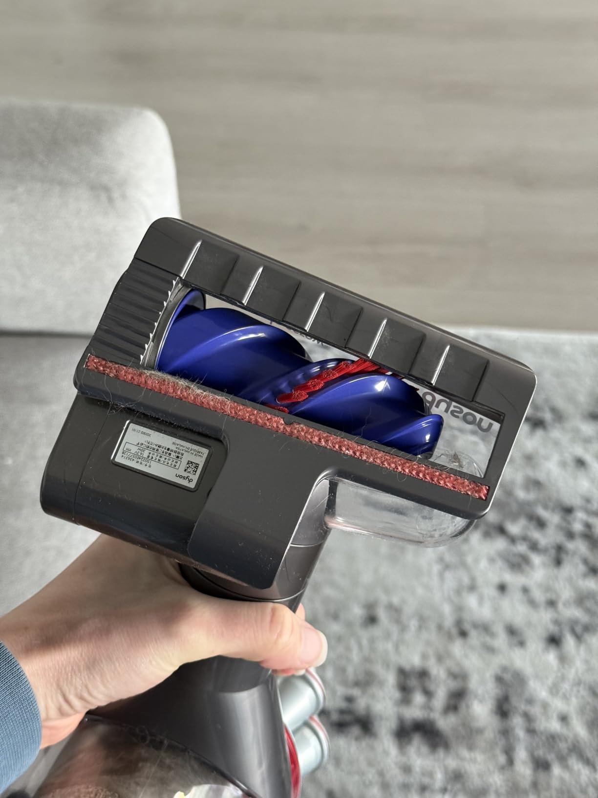 Dyson V8 Cordless Vacuum, Cleans Hard Floors and Carpets, Detangles, Converts to Handheld, 115AW, 2 Power Modes, Up to 40 Minutes¹ - Customer Photo 1