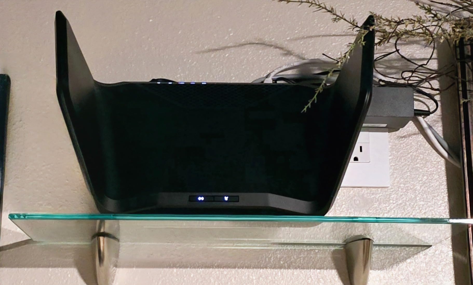 NETGEAR Nighthawk Tri-Band WiFi 6E Router (RAXE300) - Security Features, AXE7800 Wireless Gigabit Speed (Up to 7.8Gbps), New 6GHz Band, 8-Streams Cover up to 2,500 sq. ft., 40 Devices - Customer Photo 2