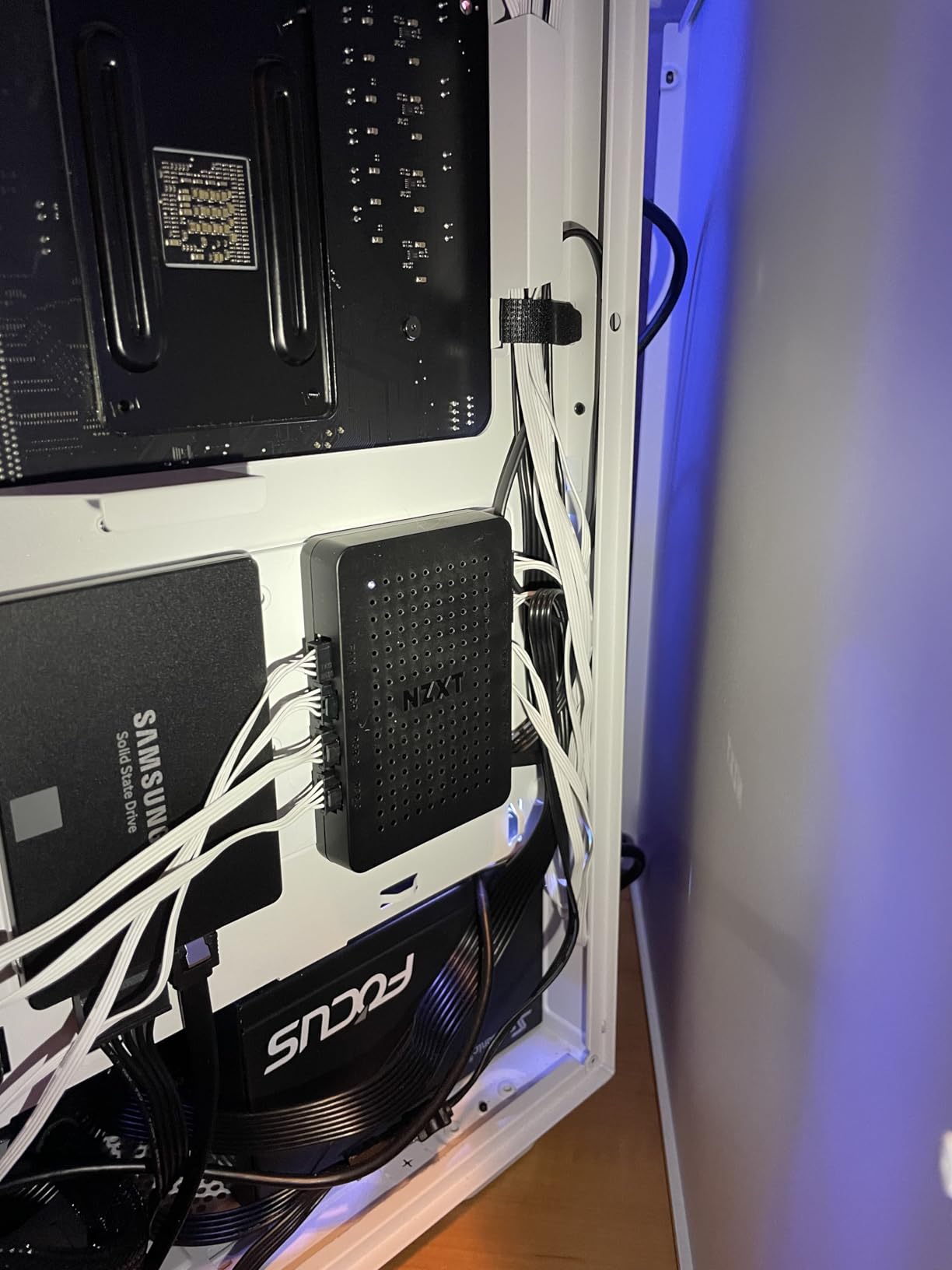 NZXT RGB & Fan Controller - AC-CRFR0-B1-6 RGB Lighting Channels - 3 Fan Channels - RGB Lighting Customization - Black customer photo 1