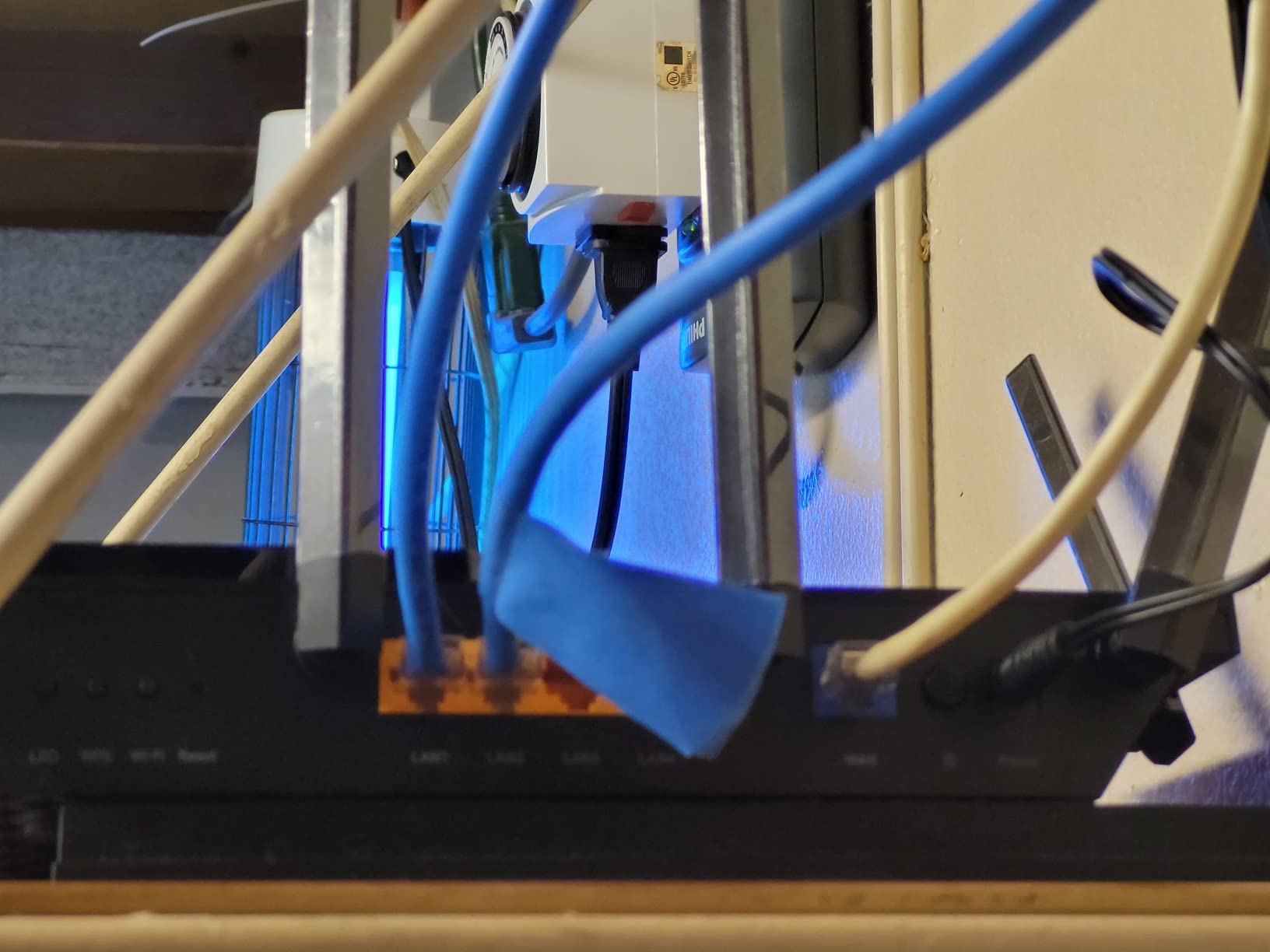 TP-Link AXE5400 Tri-Band WiFi 6E Router (Archer AXE75), 2025 PCMag Editors' Choice, Gigabit Internet for Gaming & Streaming, New 6GHz Band, 160MHz, OneMesh, Quad-Core CPU, VPN & WPA3 Security - Customer Photo 2