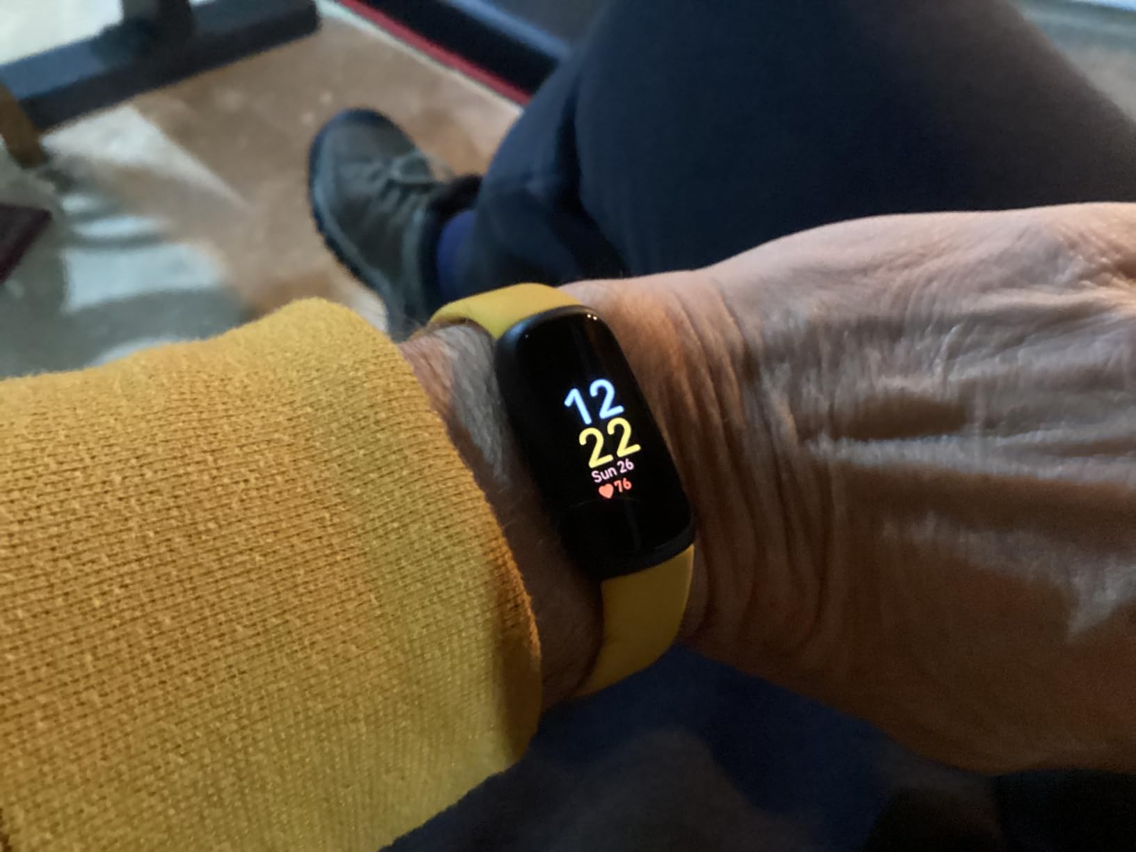 Fitbit Inspire 3 Health &-Fitness-Tracker with Stress Management, Workout Intensity, Sleep Tracking, 24/7 Heart Rate and more, Midnight Zen/Black One Size (S & L Bands Included) - Customer Photo 2