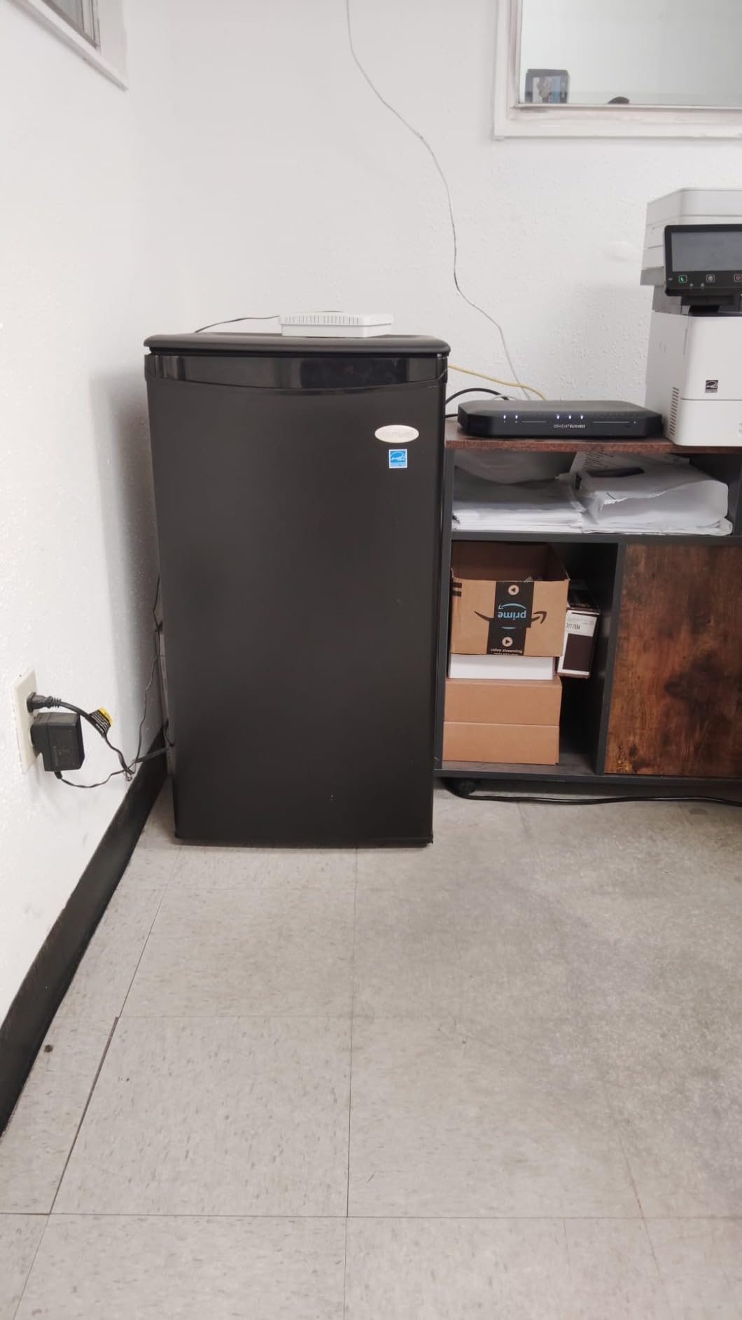 roomwell E-Star 3.3 Cu Ft Mini Fridge without Freezer - AUTO DEFROST, Reversible Single Door, Glass Shelf Refrigerator - A Space-Saving Marvel for Your Bedroom, Dorm, and Office - Customer Photo 2