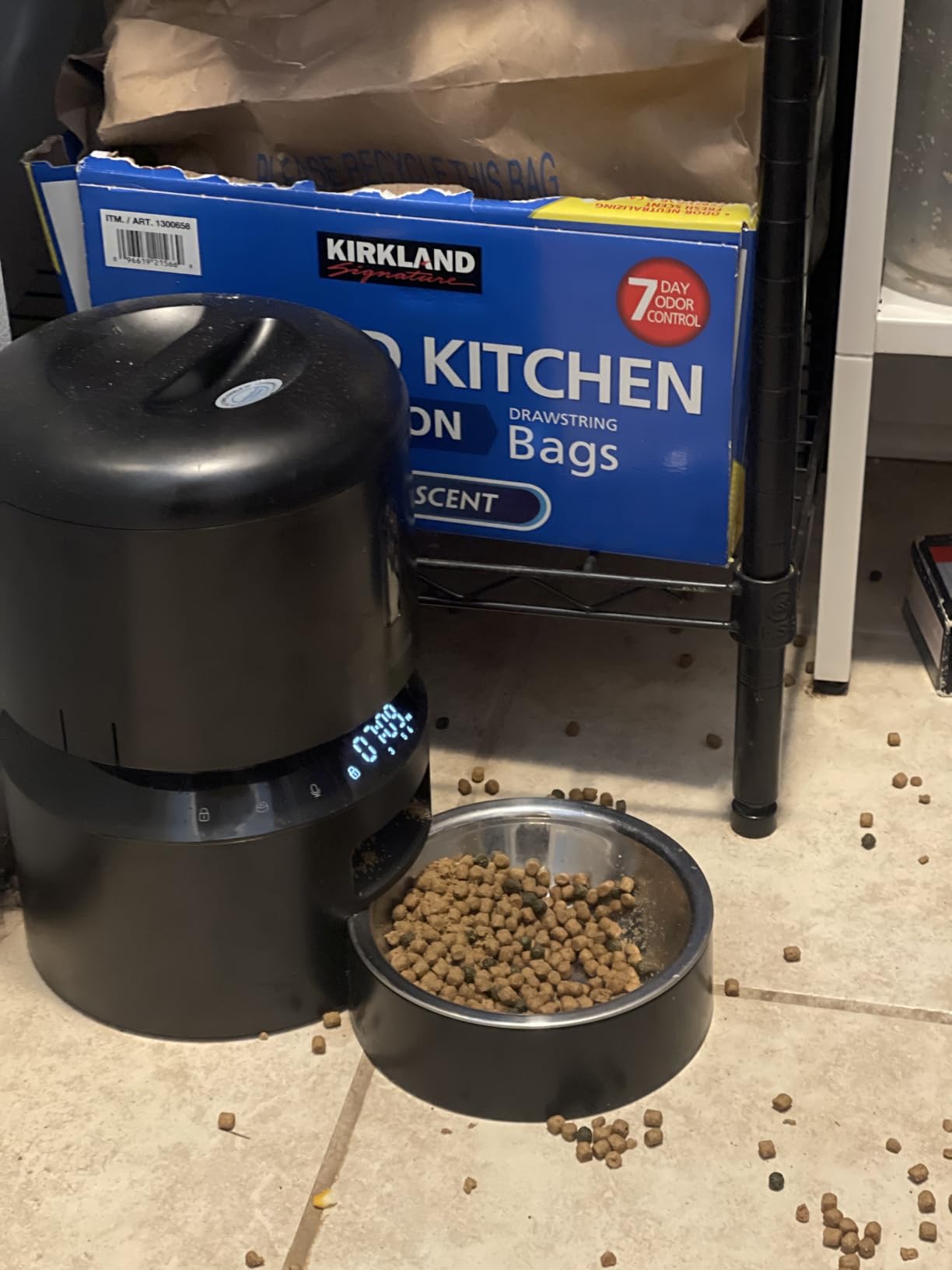 PETLIBRO Automatic Cat Feeder with Camera, 1080P HD Video with Night Vision, 5G WiFi Pet Feeder with 2-Way Audio, Low Food & Blockage Sensor, Motion & Sound Alerts for Cat & Dog Single Tray - Customer Photo 4