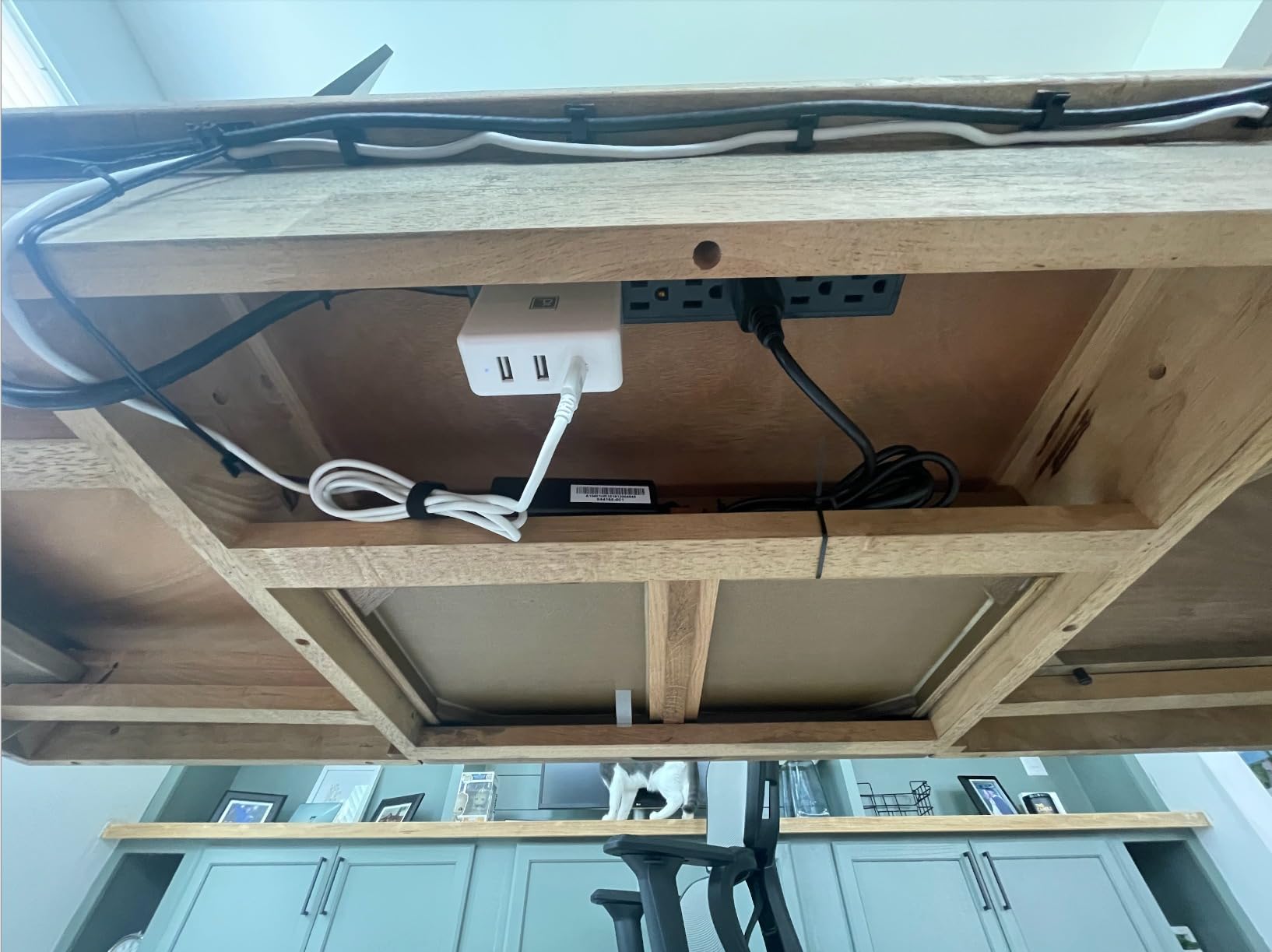 N NOROCME 192 PCS Cable Management Kit 4 Wire Organizer Sleeve,11 Cable Holder,35Cord Clips 10+2 Roll Cable Organizer Straps and 100 Fastening Cable Ties for Computer TV Under Desk, black,clear Customer Review N NOROCME 192 PCS Cable Management Kit 4 Wire Organizer Sleeve,11 Cable Holder,35Cord Clips 10+2 Roll Cable Organizer Straps and 100 Fastening Cable Ties for Computer TV Under Desk, black,clear - Customer Photo 2