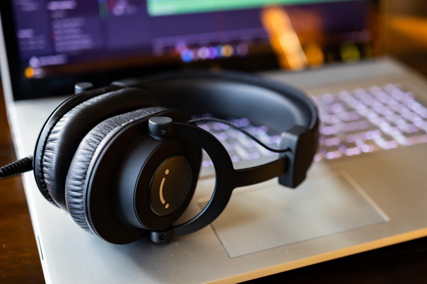 FIFINE Studio Monitor Headphones for Recording-Over Ear Wired Headphones for Podcast Monitoring, Streaming Comfortable Equipment with Detachable Cables 3.5mm or 6.35mm Jack, Black, on PC/Mixer-H8 - Customer Photo 1