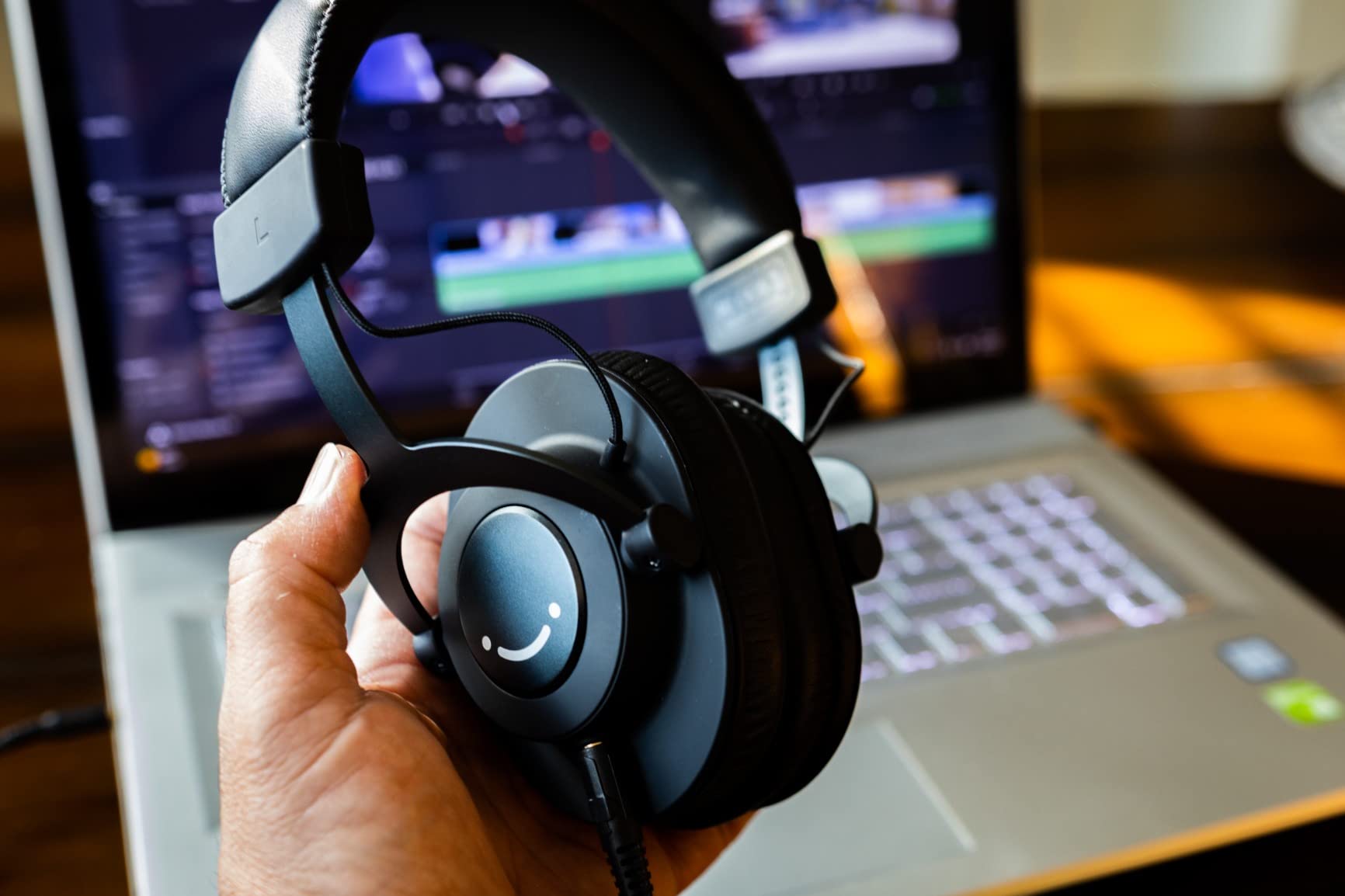 FIFINE Studio Monitor Headphones for Recording-Over Ear Wired Headphones for Podcast Monitoring, Streaming Comfortable Equipment with Detachable Cables 3.5mm or 6.35mm Jack, Black, on PC/Mixer-H8 - Customer Photo 2