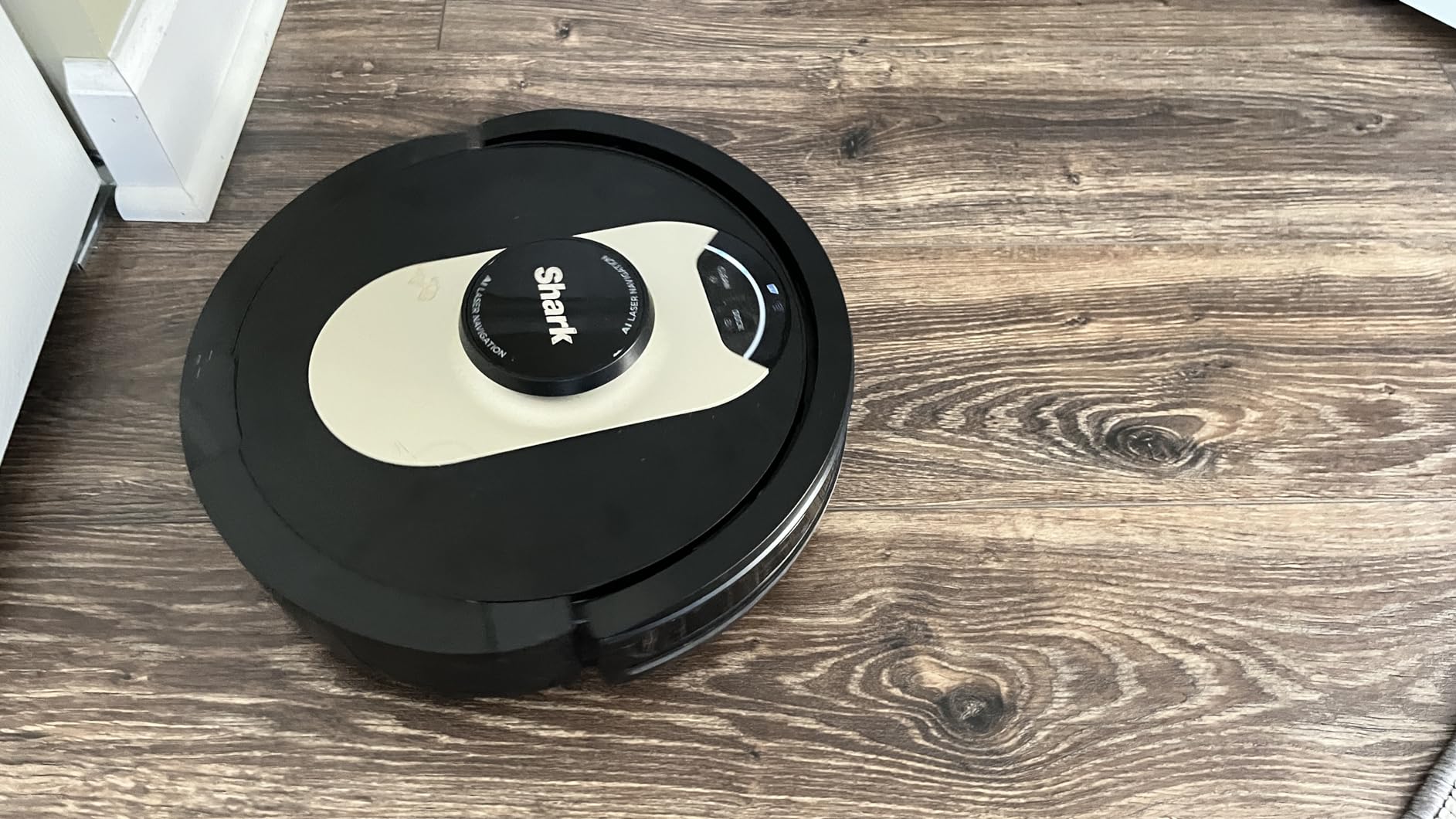 Shark Robot Vacuum & Mop Combo, Powerful Suction, Matrix Plus, 60-Day Debris Capacity, HEPA Bagless Self Empty Base, Sonic Mopping, Home Mapping for Pet Hair - Carpets & Hardfloor, AV2610WA - Customer Photo 2
