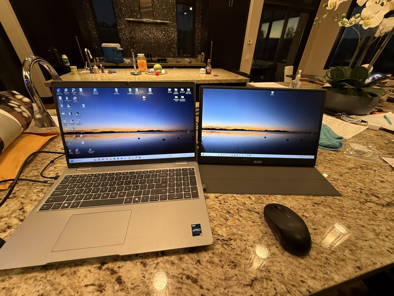 MNN Portable Monitor 15.6inch FHD 1080P USB C HDMI Gaming Ultra-Slim IPS Display w/Smart Cover & Speakers,HDR Plug&Play, External Monitor for Laptop PC Phone Mac (15.6'' 1080P) - Customer Photo 4