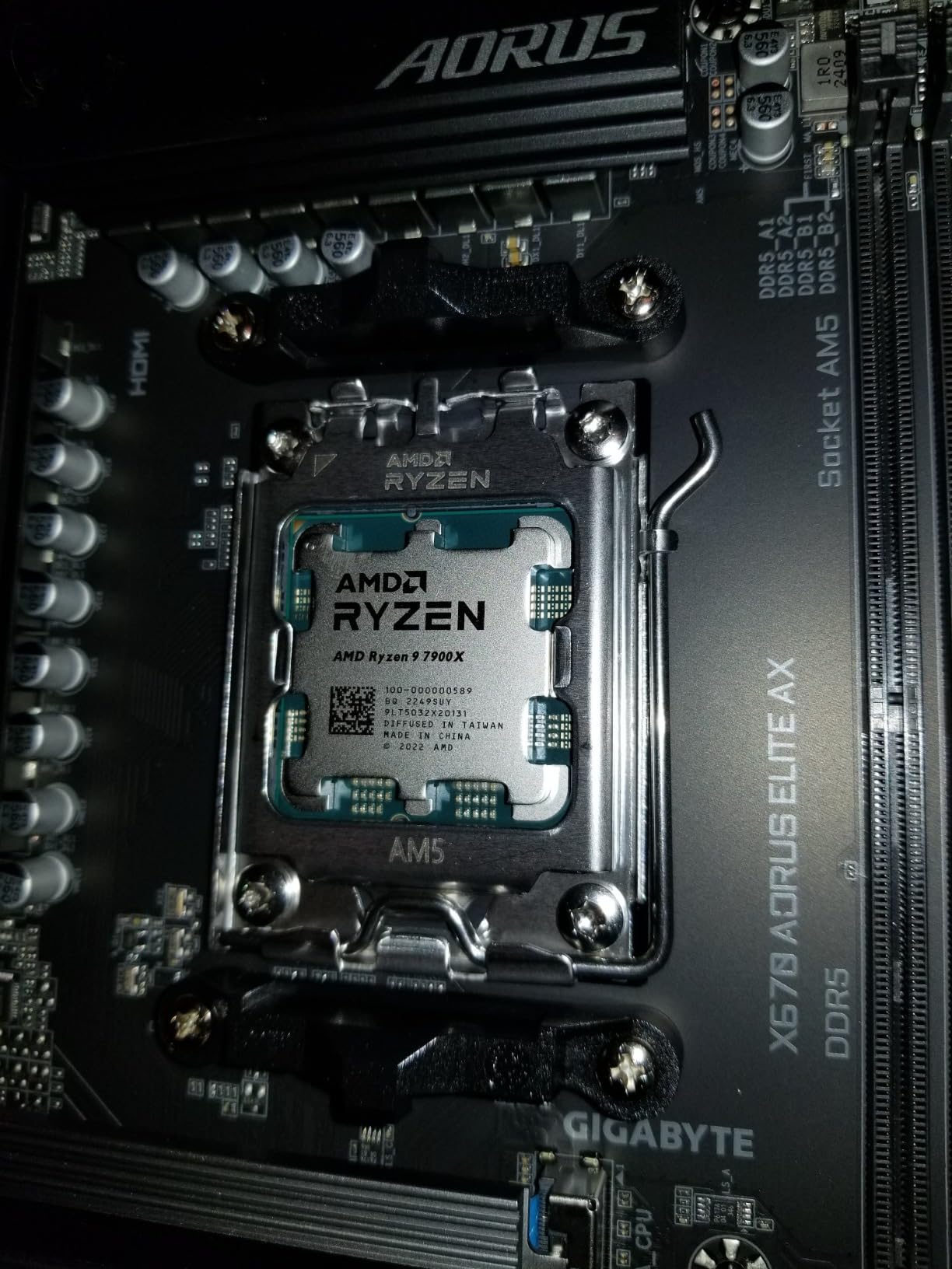 AMD Ryzen 9 7900X 12-Core, 24-Thread Unlocked Desktop Processor - Customer Photo 5