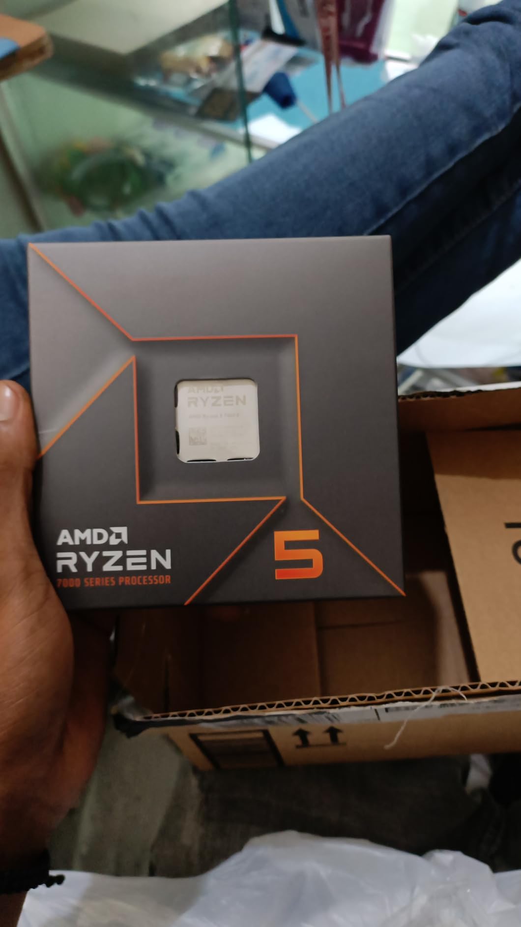AMD Ryzen 5 7600X 6-Core, 12-Thread Unlocked Desktop Processor - Customer Photo 1