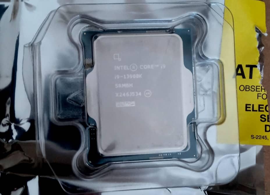 Intel Core i9-13900K Desktop Processor 24 cores (8 P-cores + 16 E-cores) 36M Cache, up to 5.8 GHz - Customer Photo 1