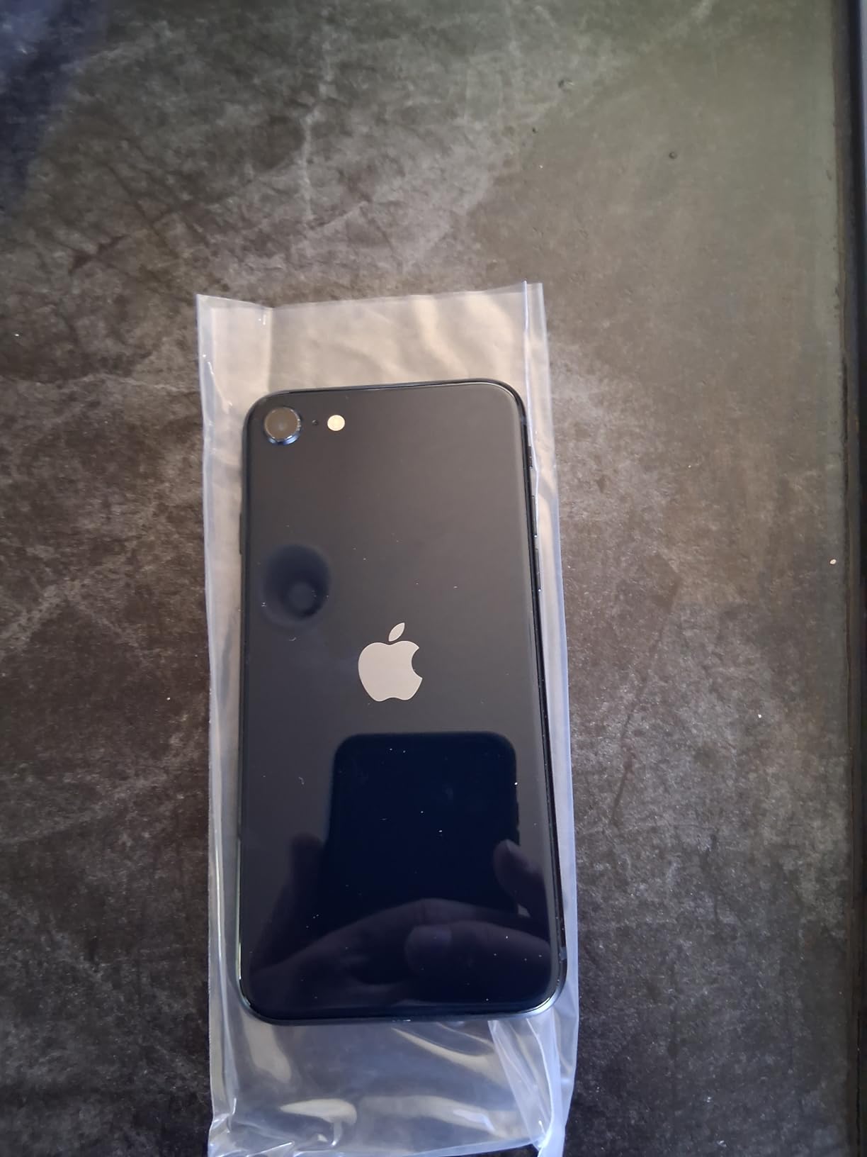 Apple iPhone SE 3rd Gen, 64GB, Midnight - Unlocked (Renewed) - Customer Photo 2