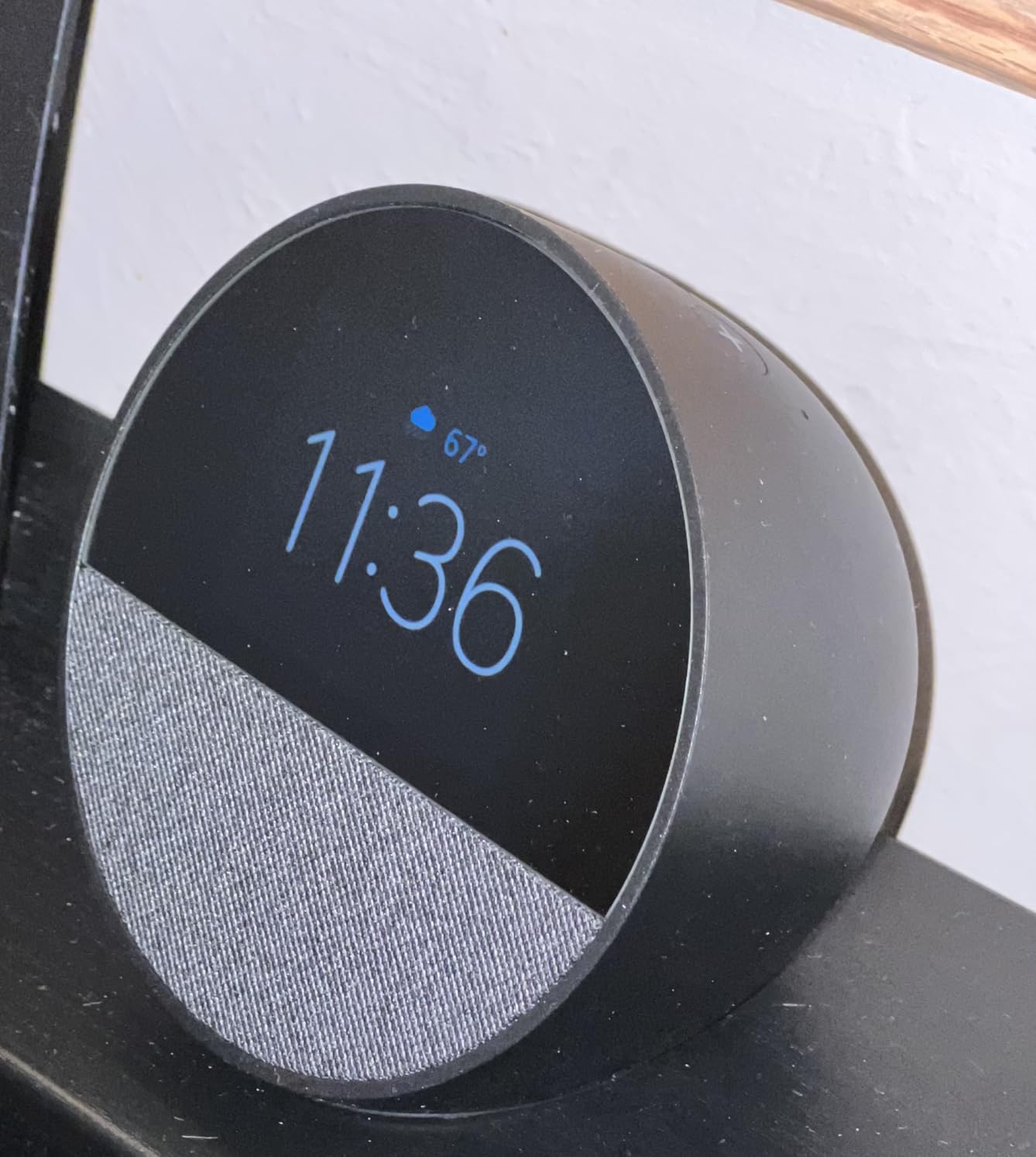 Amazon Echo Spot, Great for nightstands, offices and kitchens, Smart alarm clock with Alexa, Black - Customer Photo 1