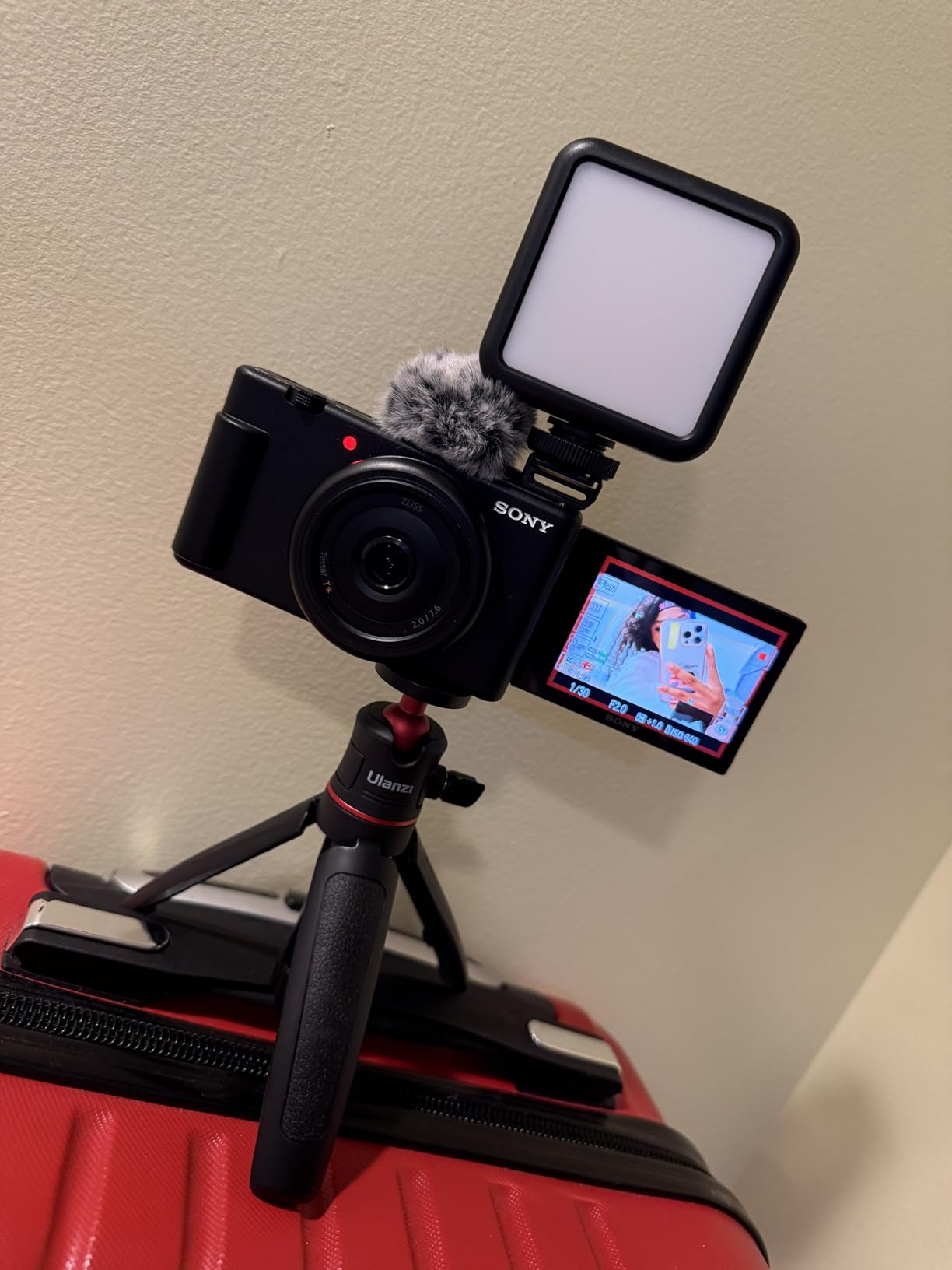 Sony ZV-1F Vlog Camera for Content Creators and Vloggers Black Customer Review Sony ZV-1F Vlog Camera for Content Creators and Vloggers Black - Customer Photo 1