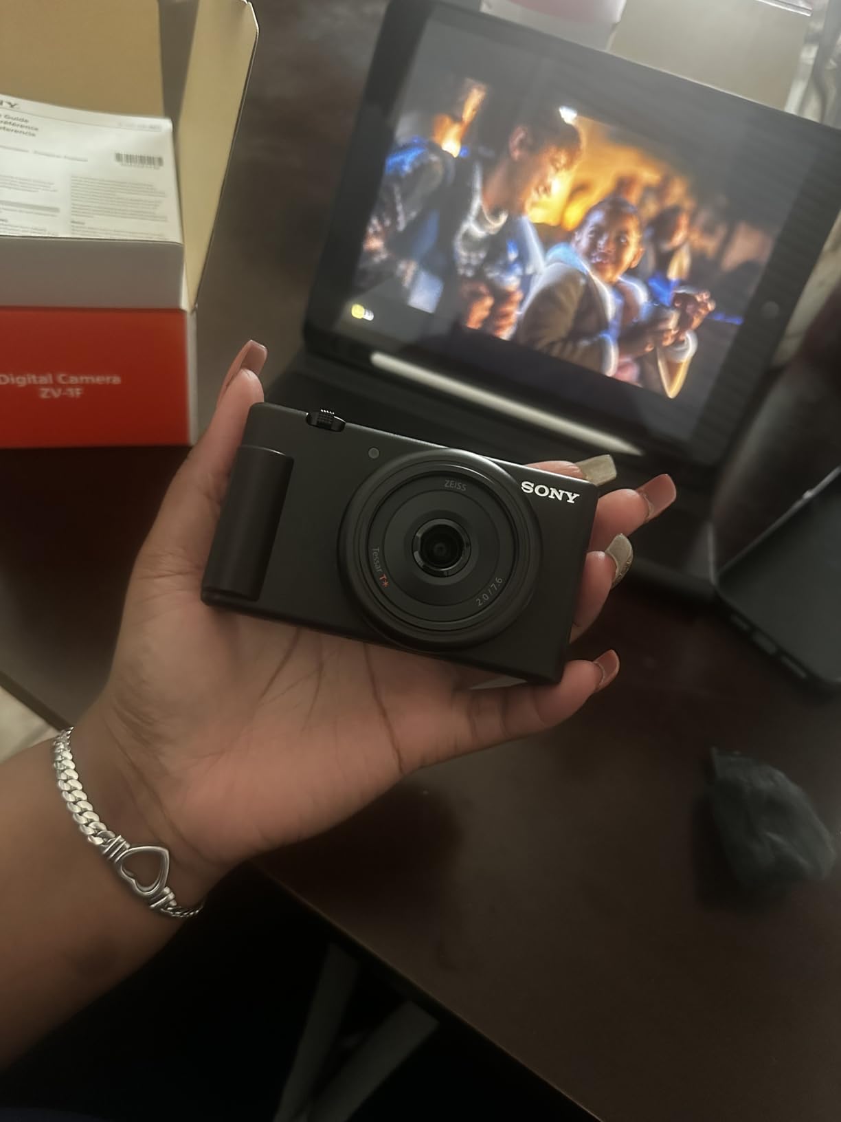 Sony ZV-1F Vlog Camera for Content Creators and Vloggers Black Customer Review Sony ZV-1F Vlog Camera for Content Creators and Vloggers Black - Customer Photo 2