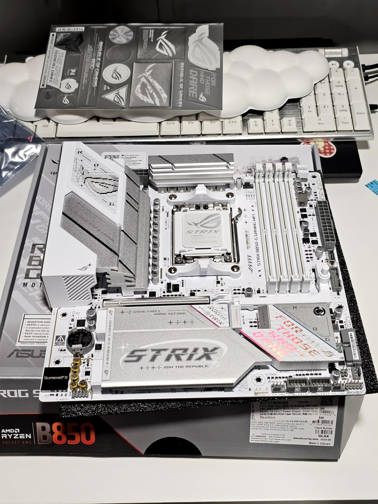ASUS ROG Strix B650E-F Gaming WiFi AMD B650 AM5 Ryzen™ Desktop 9000 8000 & 7000 ATX Motherboard, 12+2 Power Stages, DDR5, 3X M.2 Slot, PCIe® 5.0, WiFi 6E, 2.5G LAN, USB 3.2 Gen 2x2 Type-C®, Aura Sync - Customer Photo 1