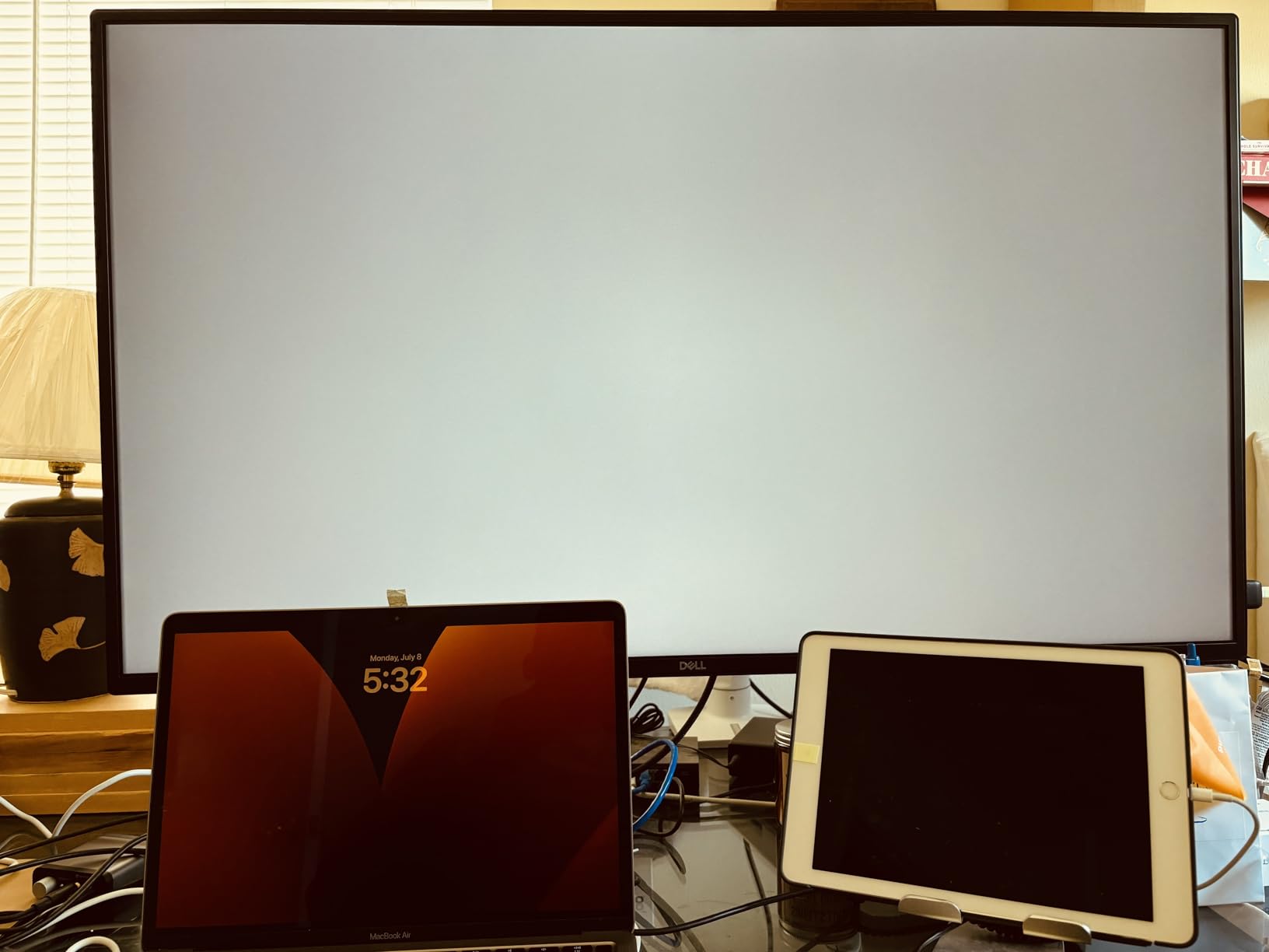 Dell UltraSharp 43 4K USB-C Hub Monitor - U4323QE Customer Review Dell UltraSharp 43 4K USB-C Hub Monitor - U4323QE - Customer Photo 1