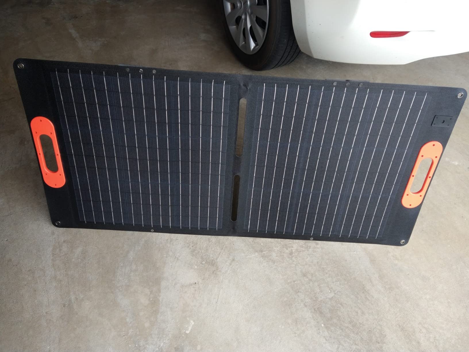 ALLWEI 100W Portable Solar Panel for 300/500 Power Station Solar Generator, 18V Solar Battery Charger with Adjustable Kickstand, Waterproof IP68 for RV Camping Trip Outdoor - Customer Photo 1