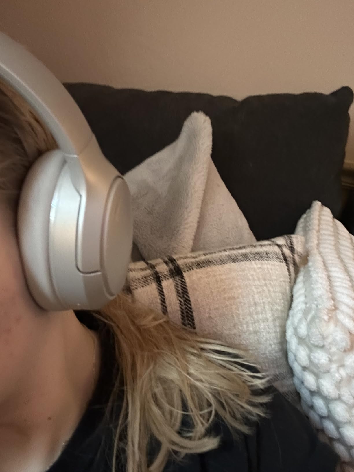 RUNOLIM Hybrid Active Noise Cancelling Headphones, Wireless Over Ear Bluetooth Headphones with Microphone, 70H Playtime, Foldable Headphone with HiFi Audio, Deep Bass for Home Travel Office - Customer Photo 1