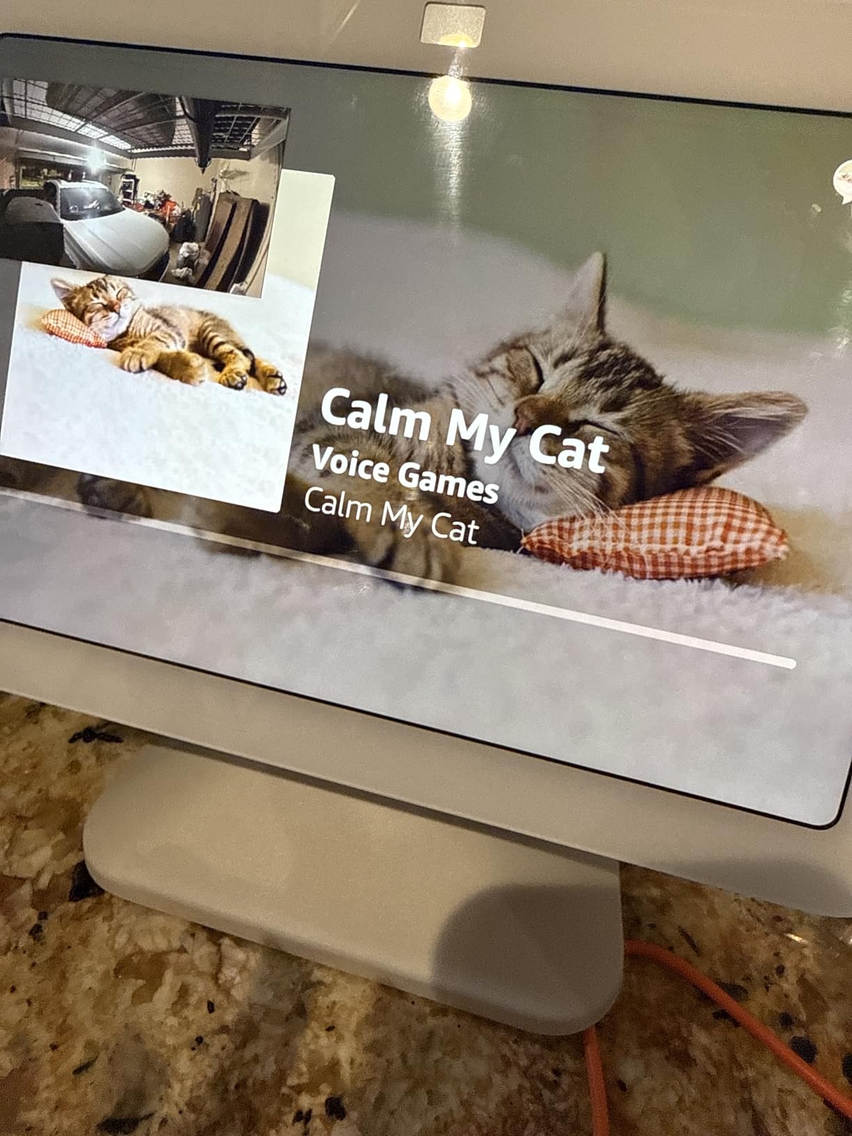 Amazon Echo Show 8, With Spatial Audio, Smart Home Hub, ideal for open living spaces, includes Alexa, Glacier White - Customer Photo 1