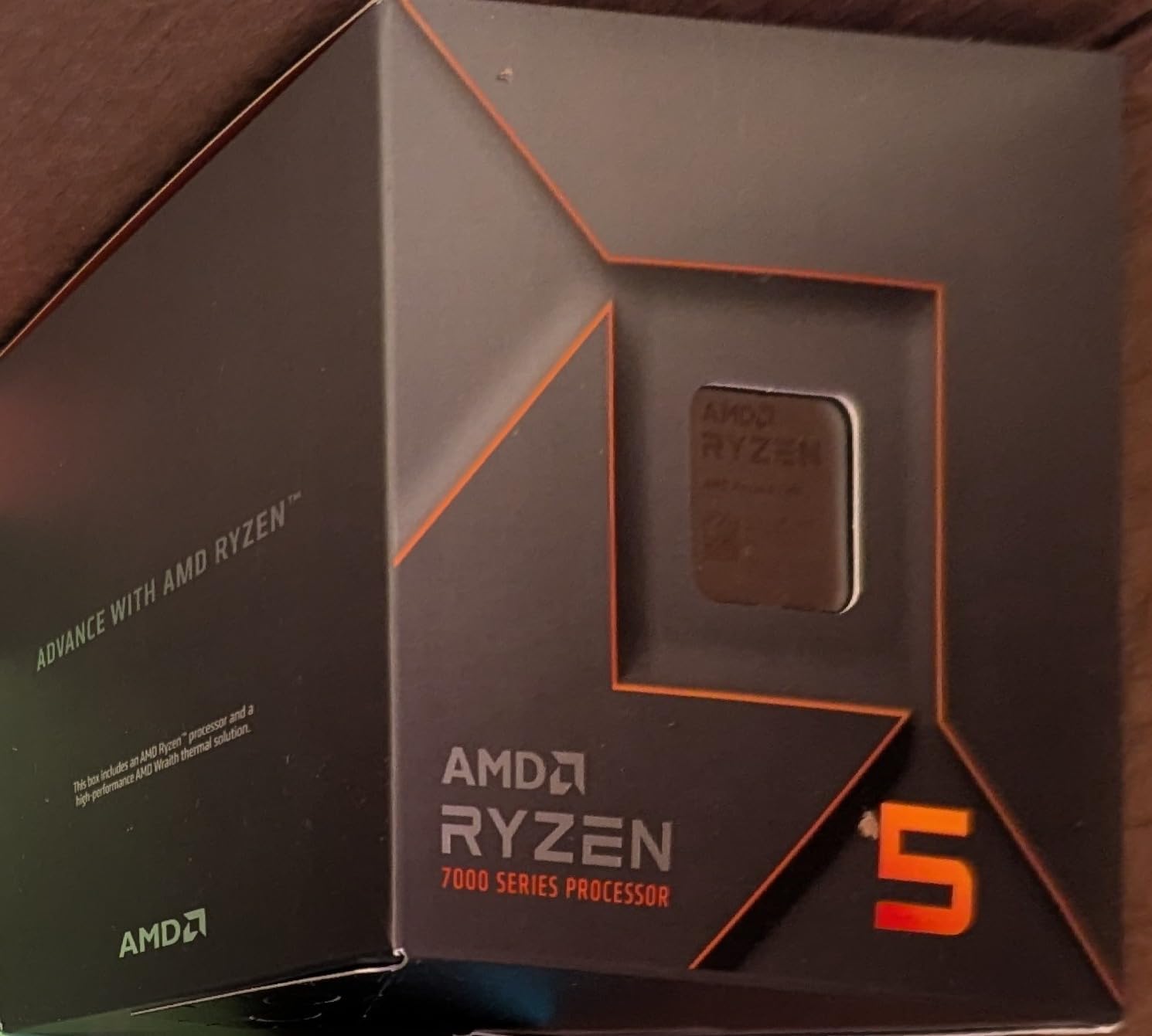 AMD Ryzen 5 7600 6-Core, 12-Thread Unlocked Desktop Processor - Customer Photo 1