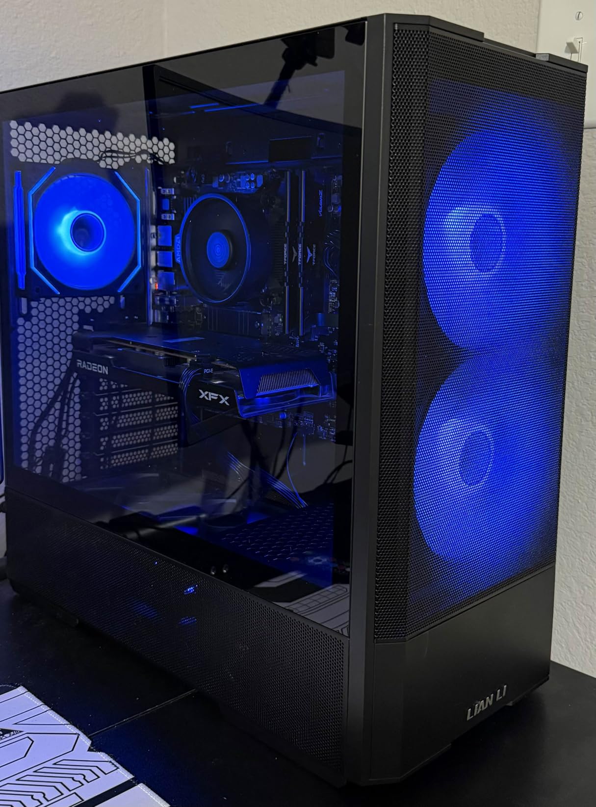 LIAN LI LANCOOL 216 E-ATX PC Case, Airflow Focus RGB Gaming Computer Case with All-Around Mesh Panels, 2x160mm & 1x140mm PWM Fans Pre-Installed and Innovative Rear PCIe Fan Bracket Chassis (Black) Customer Review LIAN LI LANCOOL 216 E-ATX PC Case, Airflow Focus RGB Gaming Computer Case with All-Around Mesh Panels, 2x160mm & 1x140mm PWM Fans Pre-Installed and Innovative Rear PCIe Fan Bracket Chassis (Black) - Customer Photo 2