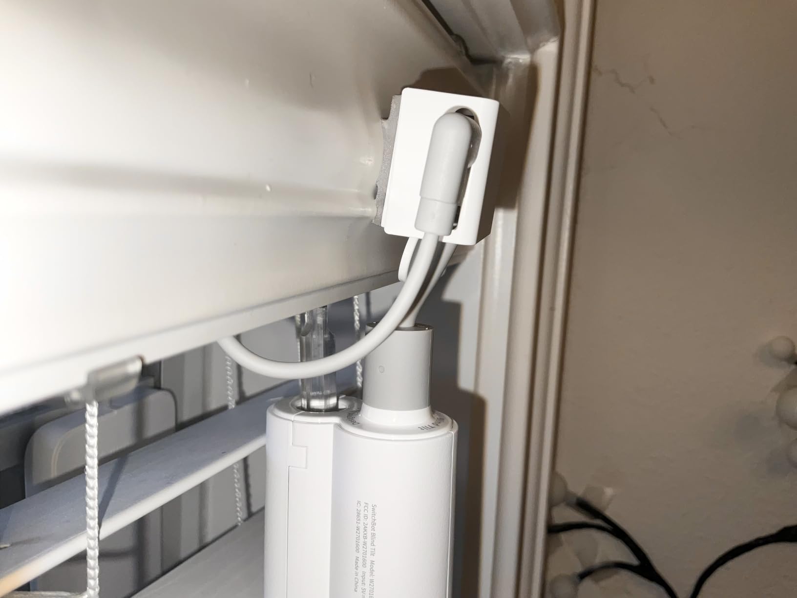 SwitchBot Smart Electric Motorized Blinds Kit - 3Pack with 2.4G WiFi Remote Control, Solar Powered, Compatible with Alexa, Google Home and Siri, Light Sensing Control, Unlimited Group Control - Customer Photo 2