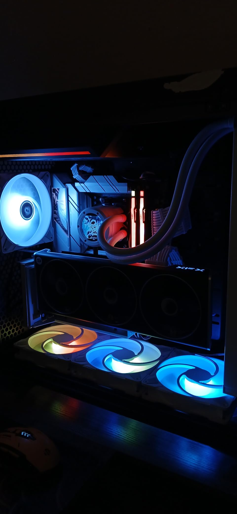 XFX Speedster MERC310 AMD Radeon RX 7900XT Ultra Gaming Graphics Card with 20GB GDDR6, AMD RDNA 3 RX-79TMERCU9 - Customer Photo 2