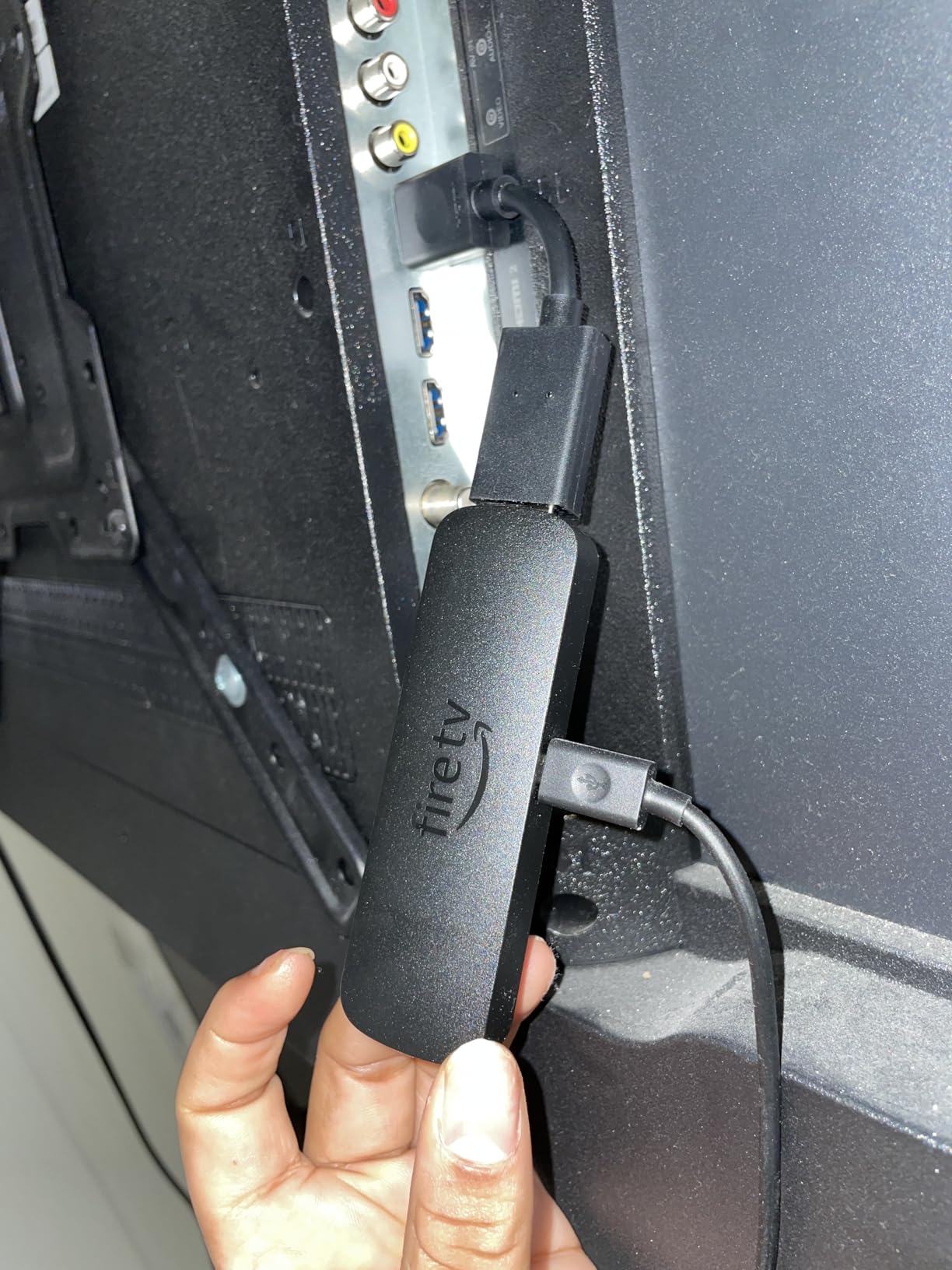 Amazon Fire TV Stick 4K Max streaming device, with AI-powered Fire TV Search, supports Wi-Fi 6E, free & live TV without cable or satellite - Customer Photo 2