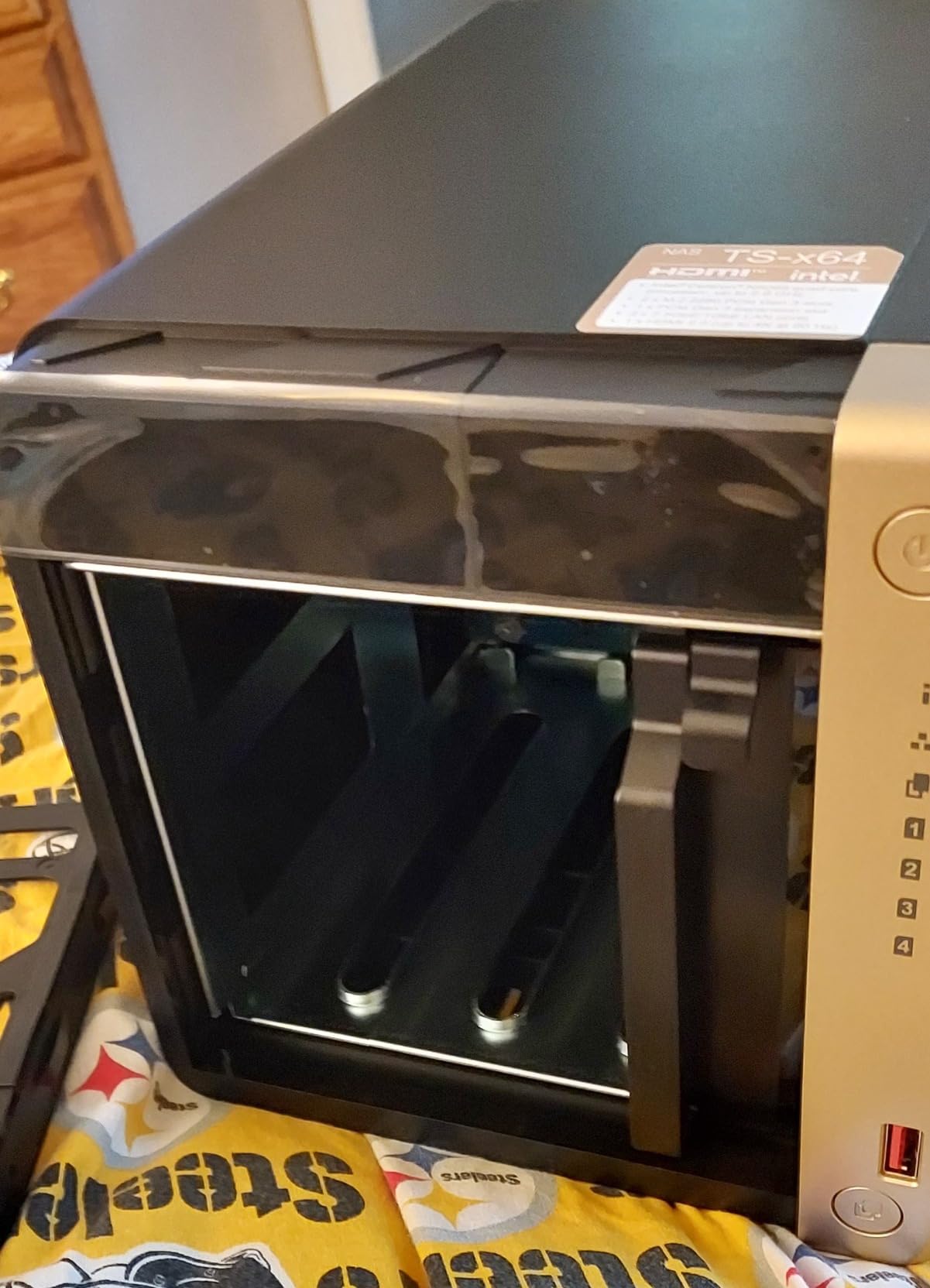 QNAP TS-464-8G-US 4 Bay High-Performance Desktop NAS with Intel Celeron Quad-core Processor, M.2 PCIe Slots and Dual 2.5GbE (2.5G/1G/100M) Network Connectivity (Diskless) - Customer Photo 3