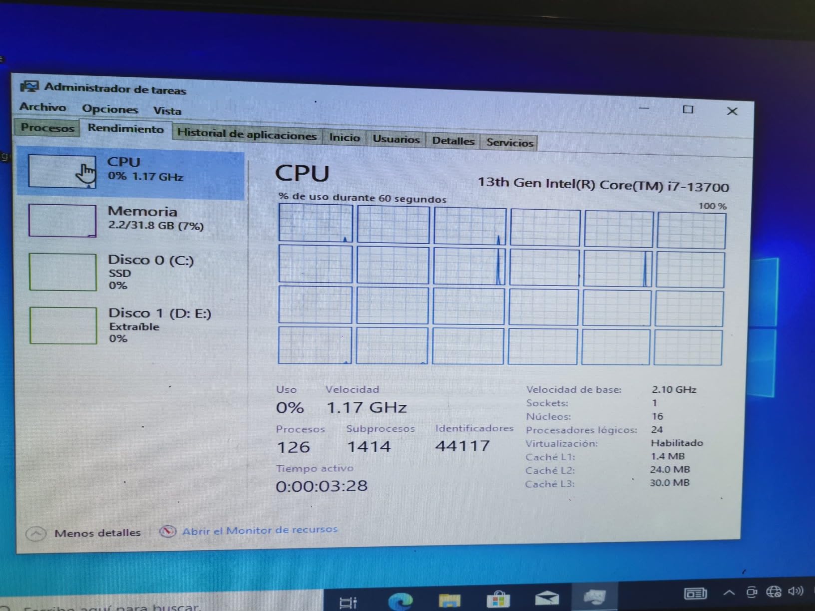 Intel Core i7-13700 Desktop Processor 16 cores (8 P-cores + 8 E-cores) 30MB Cache, up to 5.2 GHz - Customer Photo 3