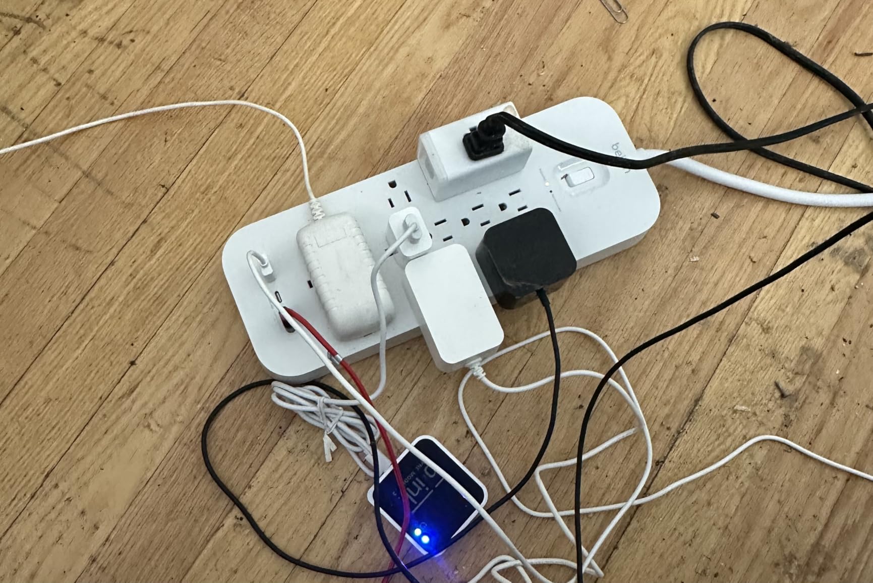 Belkin 12-Outlet Surge Protector Power Strip w/ 12 AC Outlets, 2 USB-A Ports and 1 USB-C Port, 6ft Cable, UL-listed w/ Overload & Overvoltage Protection + On/Off Switch - 3,480 Joules of Protection - Customer Photo 1