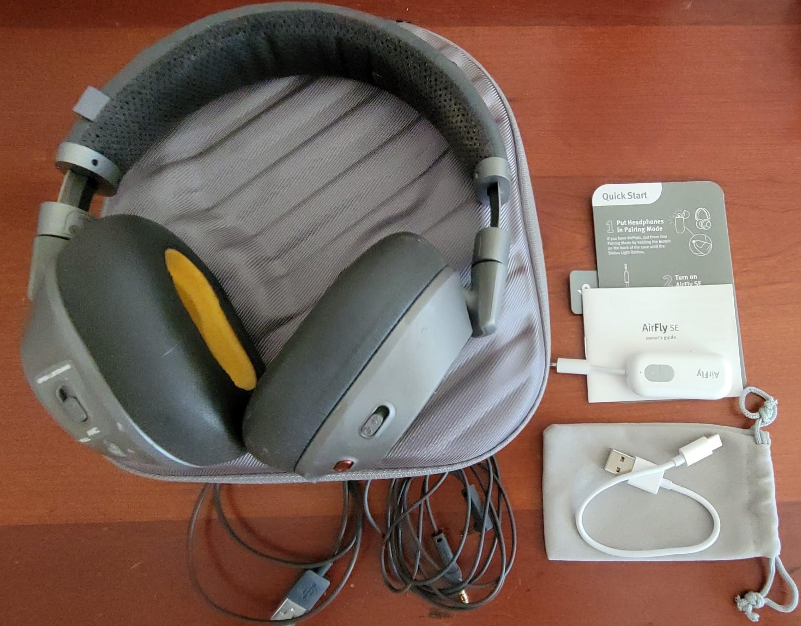 Twelve South AirFly SE | Bluetooth Wireless Audio Transmitter Adapter for AirPods/Headphones, 20+ Hr Battery, Works with 3.5mm aux Jacks on Airplanes, TVs, Gym Equipment, and Travel - Customer Photo 2