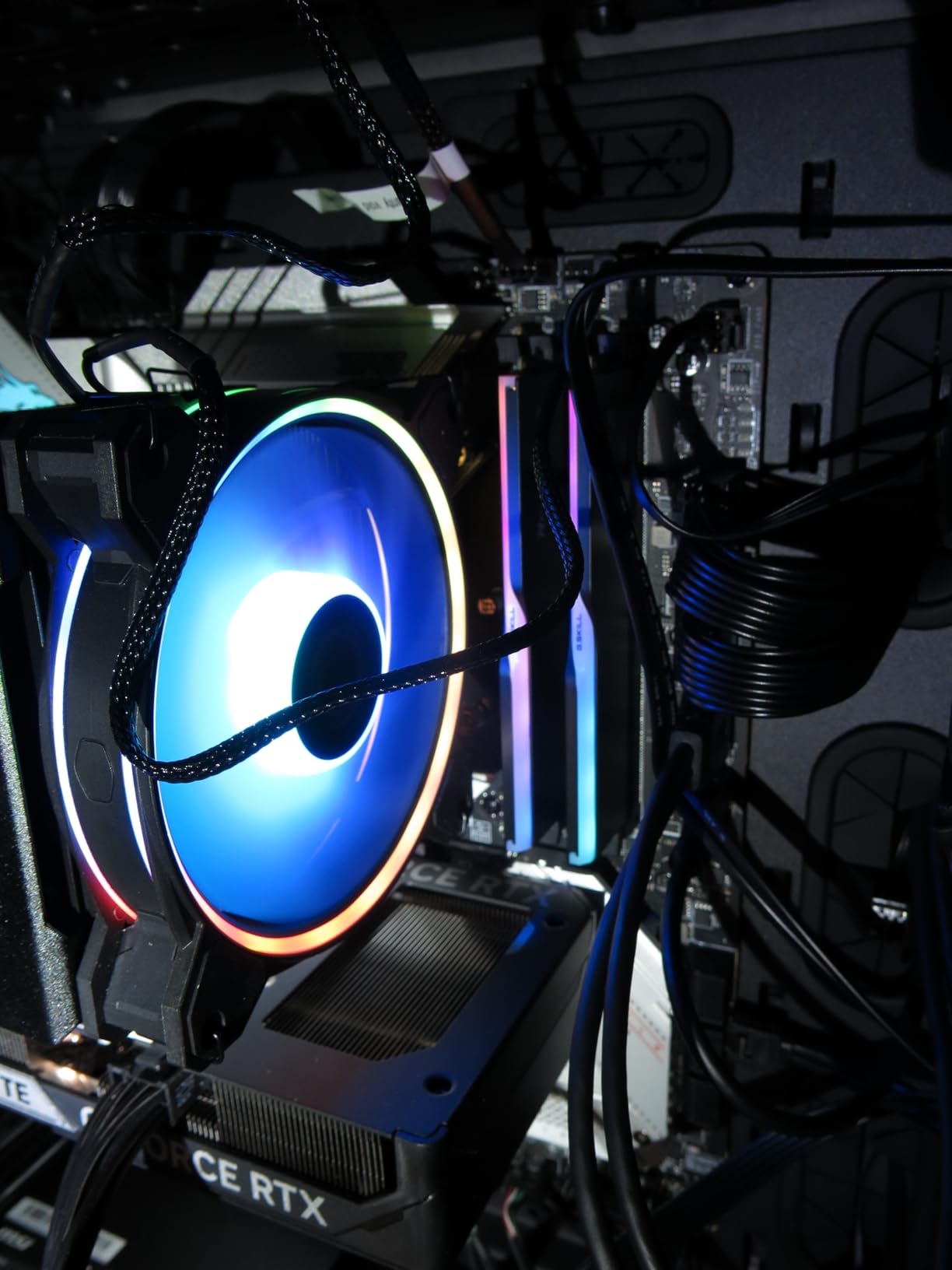 Cooler Master Hyper 212 Halo White CPU Air Cooler, 120 Halo² PWM Fan, Dual Loop ARGB, Aluminum Top Cover, 4 Copper Heat Pipes, 154mm Tall, AMD Ryzen AM5|AM4, Intel LGA 1851|1700|1200 Brackets Customer Review Cooler Master Hyper 212 Halo White CPU Air Cooler, 120 Halo² PWM Fan, Dual Loop ARGB, Aluminum Top Cover, 4 Copper Heat Pipes, 154mm Tall, AMD Ryzen AM5|AM4, Intel LGA 1851|1700|1200 Brackets - Customer Photo 2