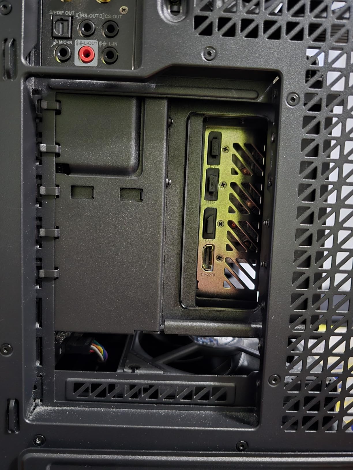 Cooler Master Vertical GPU Card Holder Kit V3 White , PCIe 4.0 5.0 Motherboards GPUs RTX 5090 RX 9070 XT, ABS Casing, 165mm Length, Modula Adjustable for E-ATX ATX Micro ATX Case Customer Review Cooler Master Vertical GPU Card Holder Kit V3 White , PCIe 4.0 5.0 Motherboards GPUs RTX 5090 RX 9070 XT, ABS Casing, 165mm Length, Modula Adjustable for E-ATX ATX Micro ATX Case - Customer Photo 2