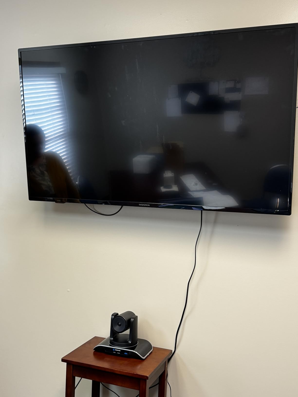 TONGVEO 4K Conference Room Camera System, AI Auto-Tracking PTZ Camera 5X Digital Zoom with Speakerphone Set 120° Wide-Angle USB3.0 for Zoom YouTube Teams OBS and More - Customer Photo 1