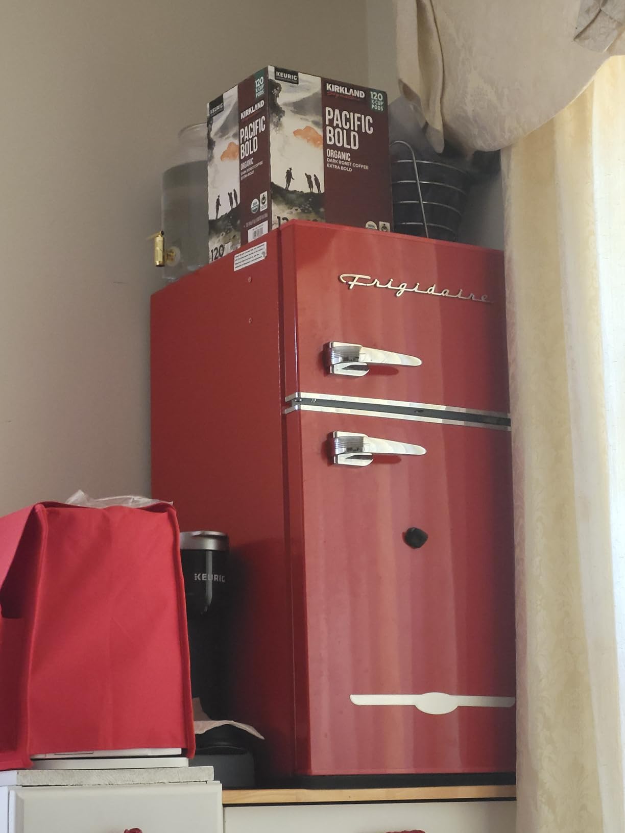 Frigidaire EFR840-Cream EFR840 Retro Mini Fridge with Freezer & Side Bottle Opener-Small 2 Door Refrigerator for Office Bar or College Dorm Room-3.1 Cu Ft (Cream) Customer Review Frigidaire EFR840-Cream EFR840 Retro Mini Fridge with Freezer & Side Bottle Opener-Small 2 Door Refrigerator for Office Bar or College Dorm Room-3.1 Cu Ft (Cream) - Customer Photo 1