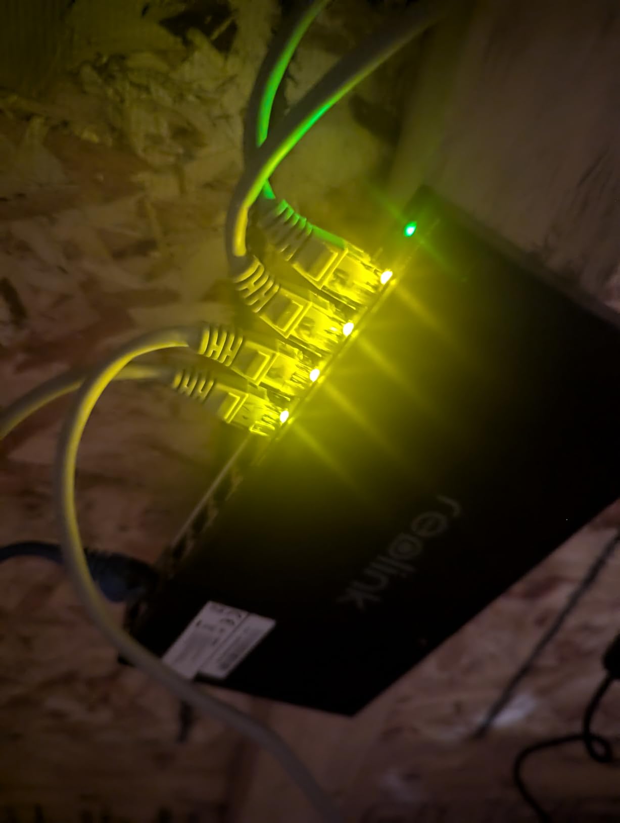 REOLINK PoE Switch with 8 PoE and 2 Gigabit Uplink Ports, Ideal for REOLINK RLN36 NVR and Power Over Ethernet IP Cameras, IEEE802.3af/at, Metal Casing, Desktop/Wall Mount, RLA-PS1 - Customer Photo 1