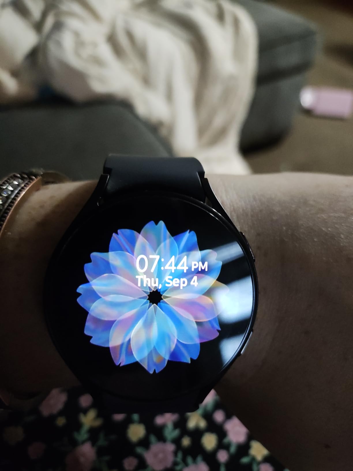 SAMSUNG Galaxy Watch 5 44mm Bluetooth Smartwatch w/Body, Health, Fitness and Sleep Tracker, Improved Battery, Sapphire Crystal Glass, Enhanced GPS Tracking, US Version, Gray (Renewed) - Customer Photo 1