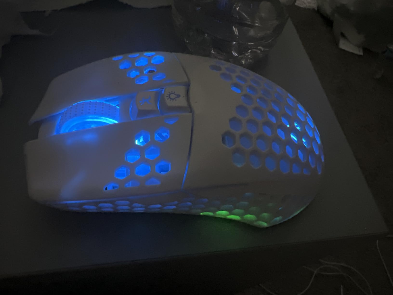 SOLAKAKA SM600 White Wireless Gaming Mouse,Tri-Modes BT5.1/Type-C Wired/2.4G Wireless Mouse with 2 Side Buttons, Programmable Macro Gamer Mouse with RGB Light for Laptop/PC/Mac - Customer Photo 2