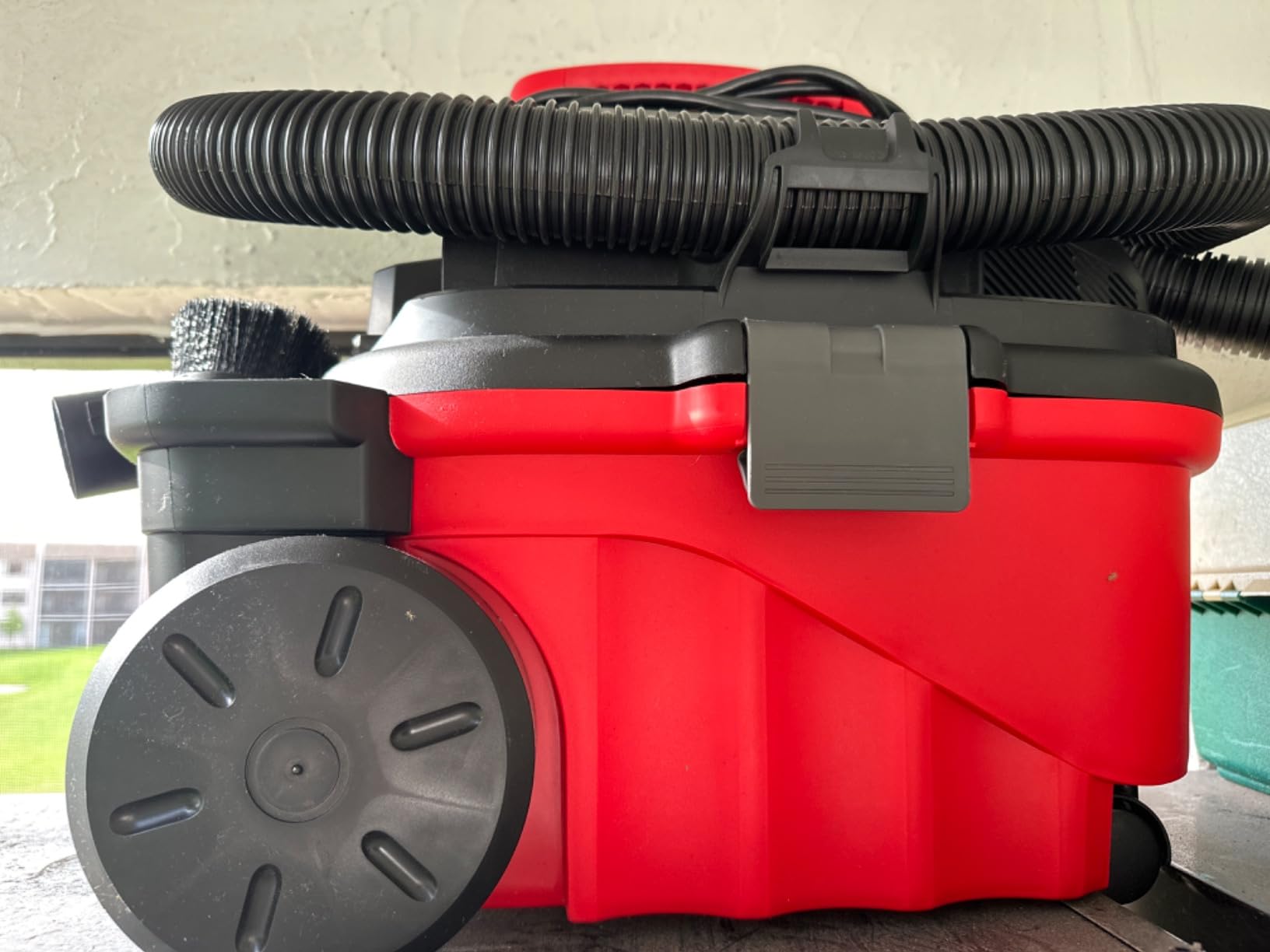 Craftsman CMXEVBE17040 4 Gallon 5.0 Peak HP Wet Dry Vac, Portable Shop Vacuum Wet and Dry with Filter, Hose and Attachments for Home and Automotive Cleaning - Customer Photo 1