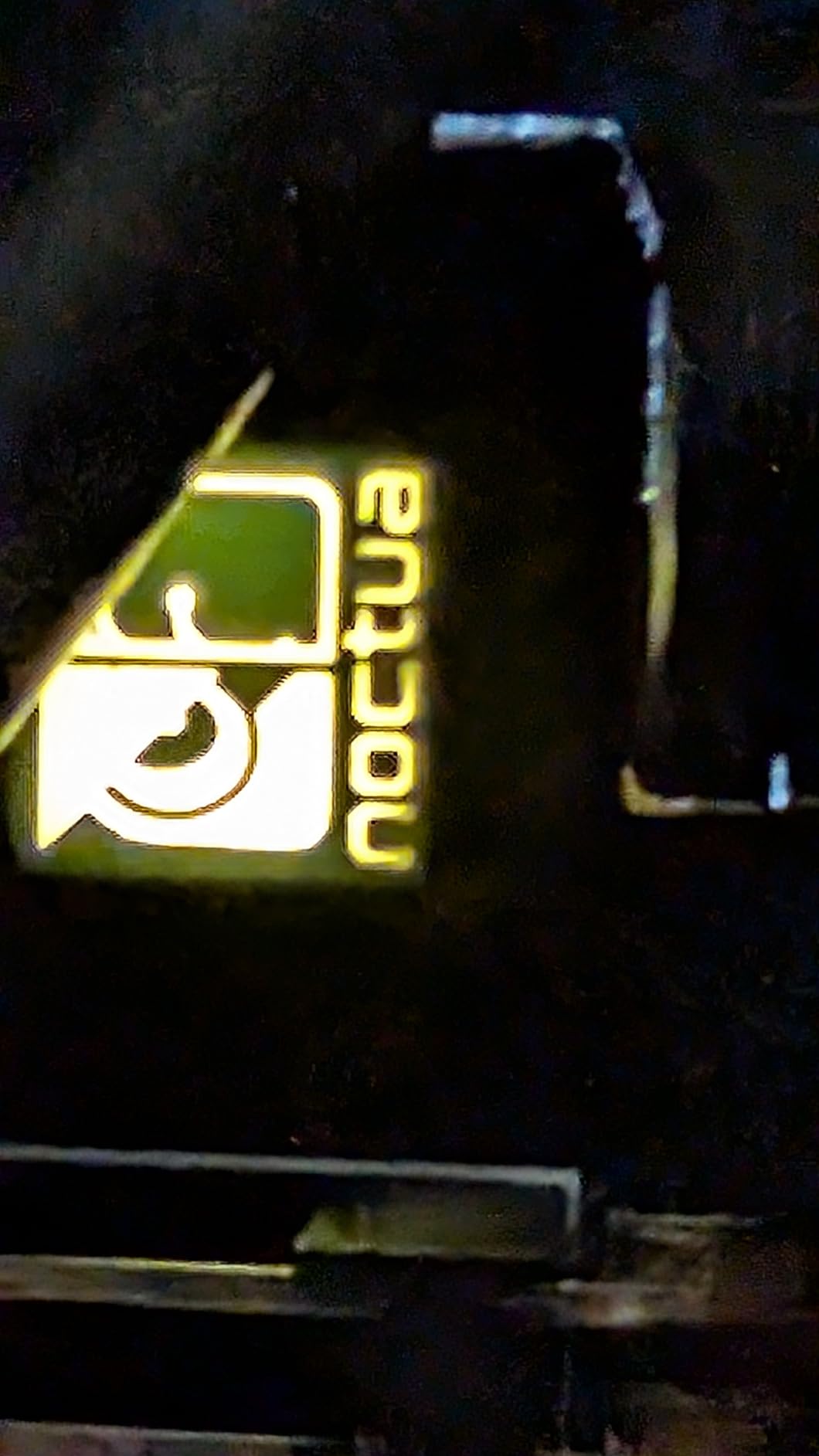 Noctua NA-FH1, 8 Channel Fan Hub for up to Eight 12V or 5V Based 4-pin PWM or 3-pin Fans (Black) customer photo 1