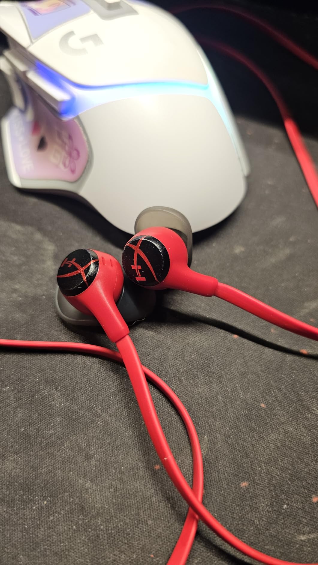 HyperX Cloud Earbuds II – 14mm Drivers, Four Eartips, Hard-Shell Carrying Case, Low-Profile 90° Plug, 3.5mm Plug, Built-in Microphone, Multi-Function Button, PC, Mobile, Nintendo Switch – Black - Customer Photo 1