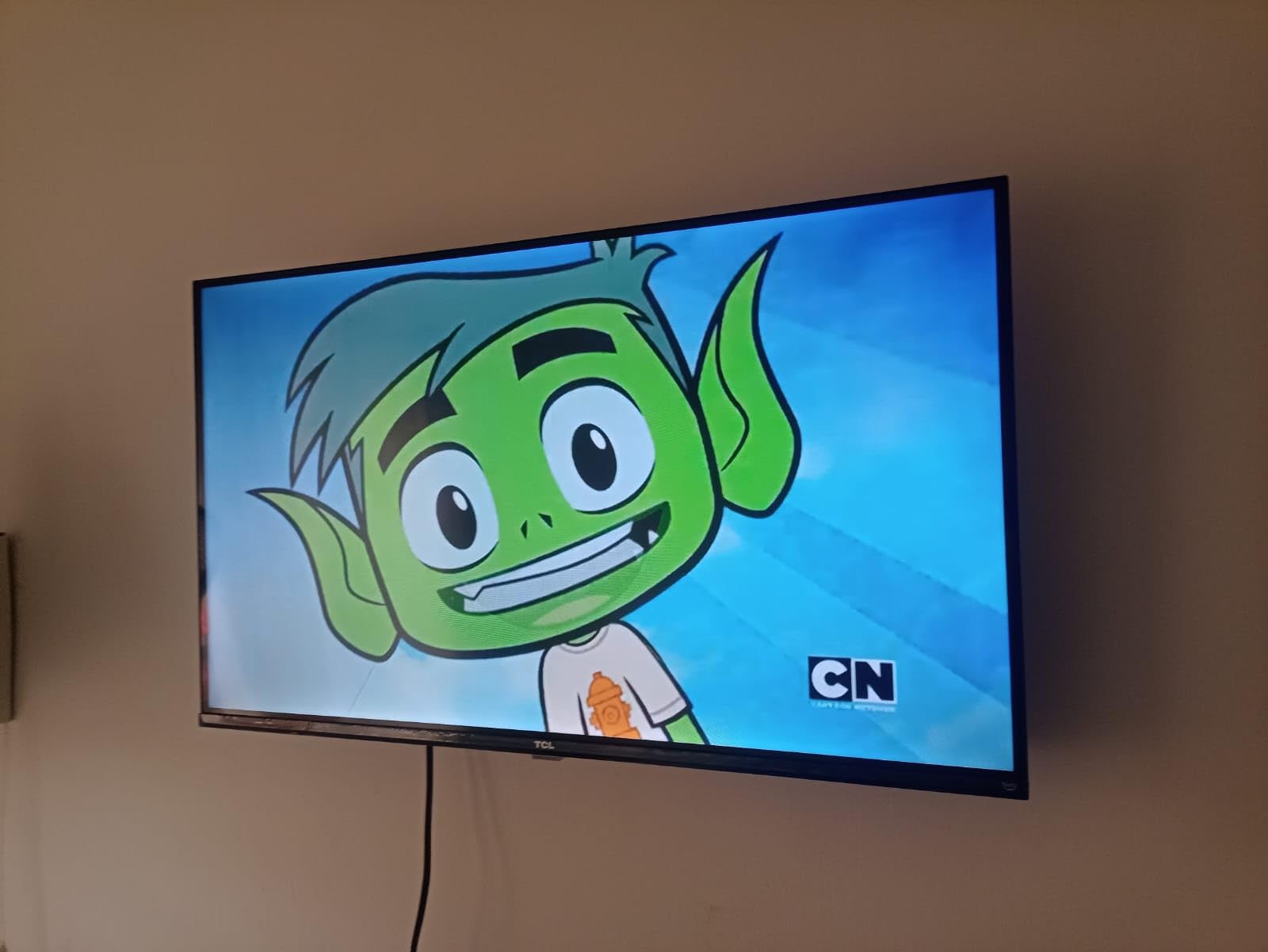 TCL 32-Inch Class S3 1080p LED Smart TV with Fire TV (32S350F, 2023 Model), Alexa Built-in, Apple AirPlay Compatibility, Streaming FHD Television,Black - Customer Photo 1