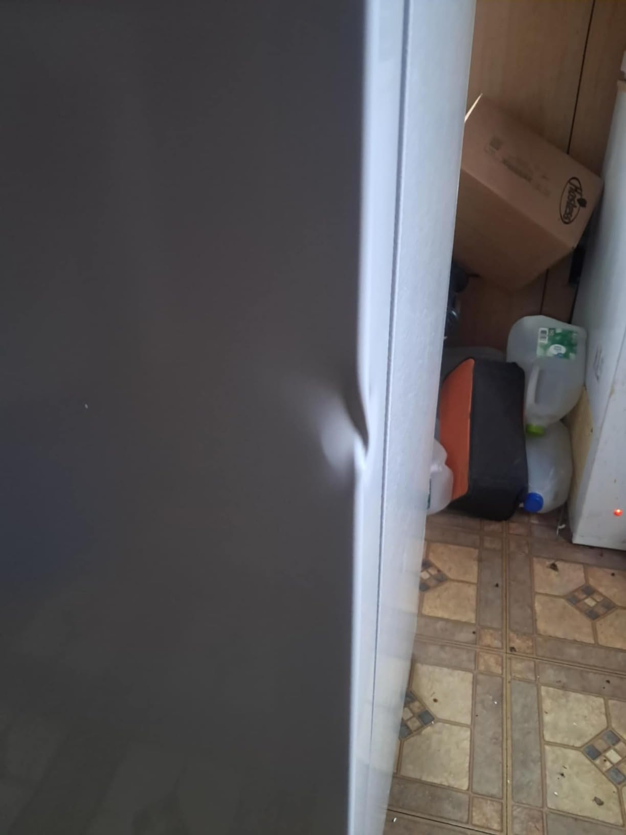 Hamilton Beach HBFRF6892-WHITE HBFRF6892 Upright Convertible Fridge/Freezer-Reversible Door-Removable Glass Shelves-Adjustable Controls-6.8 cu ft, White - Customer Photo 2