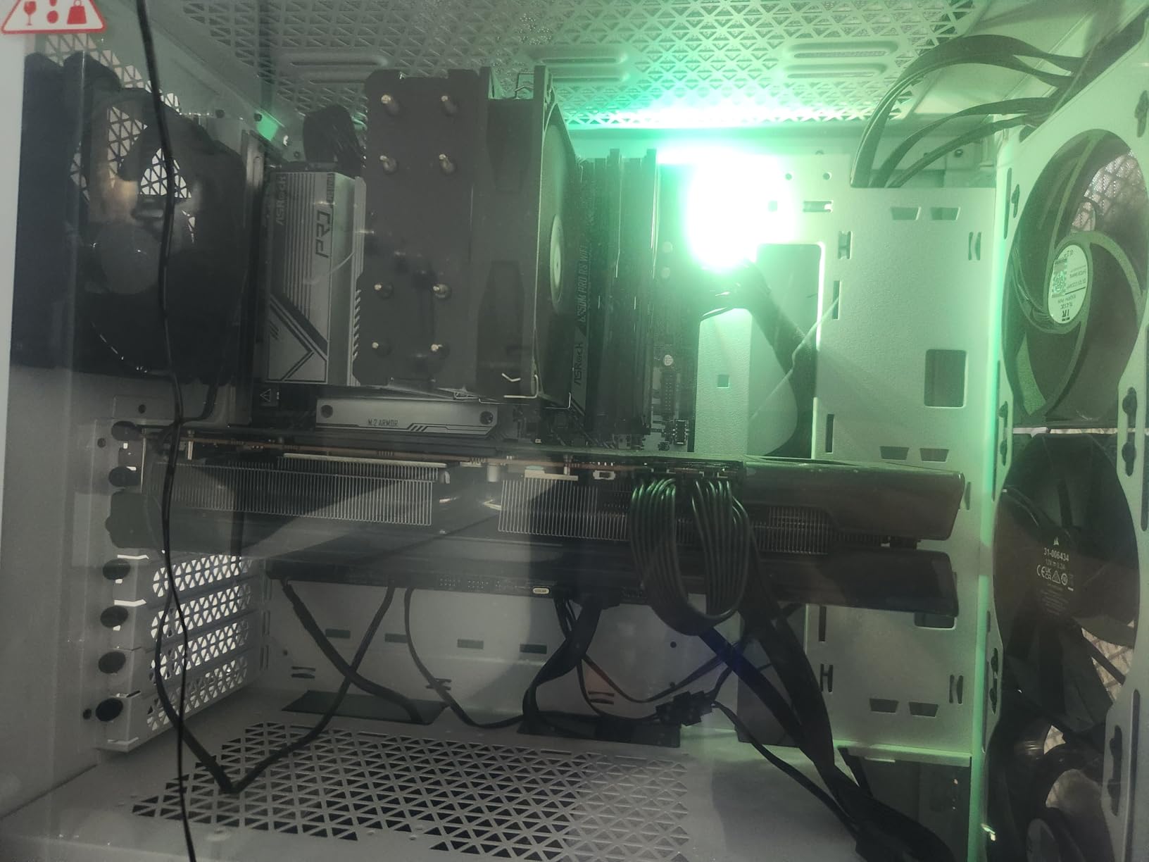 Corsair 3000D Airflow Mid-Tower PC Case – 3-Pin Fans – Four-Slot GPU Support – Fits up to 8X 120mm Fans – High-Airflow Design – Black Customer Review Corsair 3000D Airflow Mid-Tower PC Case – 3-Pin Fans – Four-Slot GPU Support – Fits up to 8X 120mm Fans – High-Airflow Design – Black - Customer Photo 1