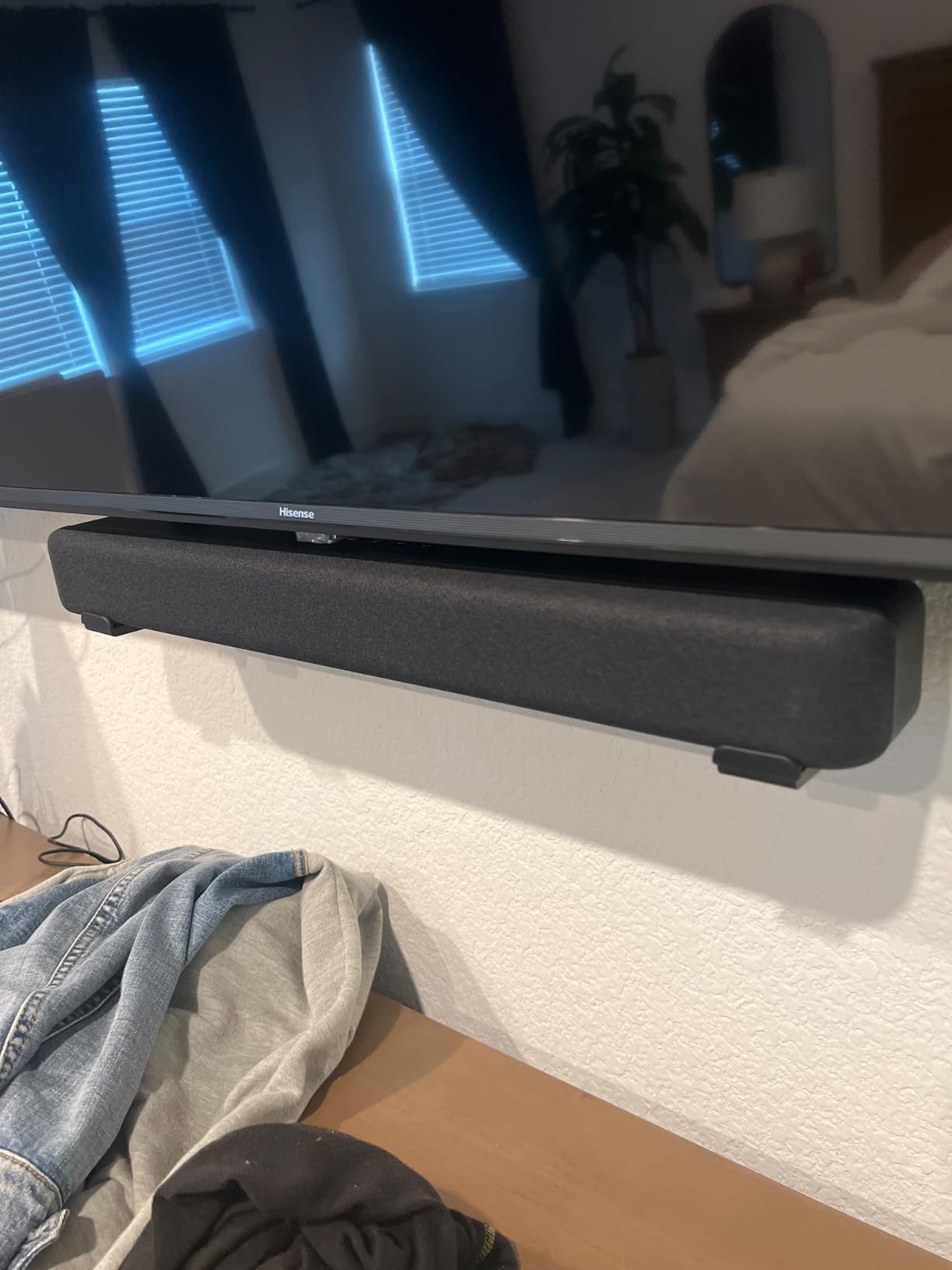 Amazon Fire TV Soundbar, 2.0 speaker with DTS Virtual:X and Dolby Audio, Bluetooth connectivity - Customer Photo 3