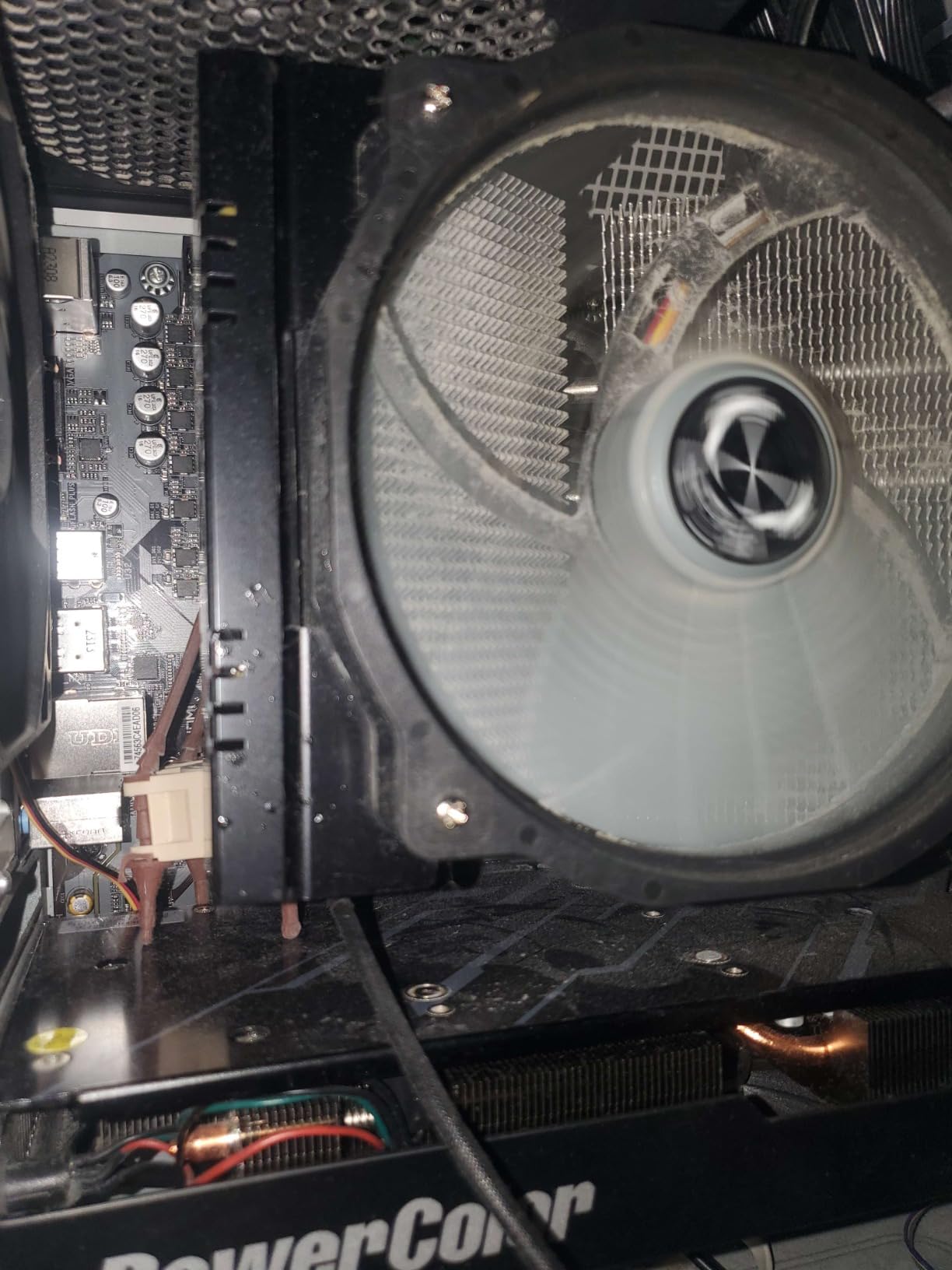 GIGABYTE A620M S2H (AM5/ LGA 1718/ AMD/ A620/ Micro ATX/ 5-Year Warranty/ DDR5/ Single M.2/ PCIe 4.0/ USB 3.2 Gen1/ Realtek 1GbE LAN/Q-Flash Plus/PCIe EZ-Latch/Motherboard) - Customer Photo 2