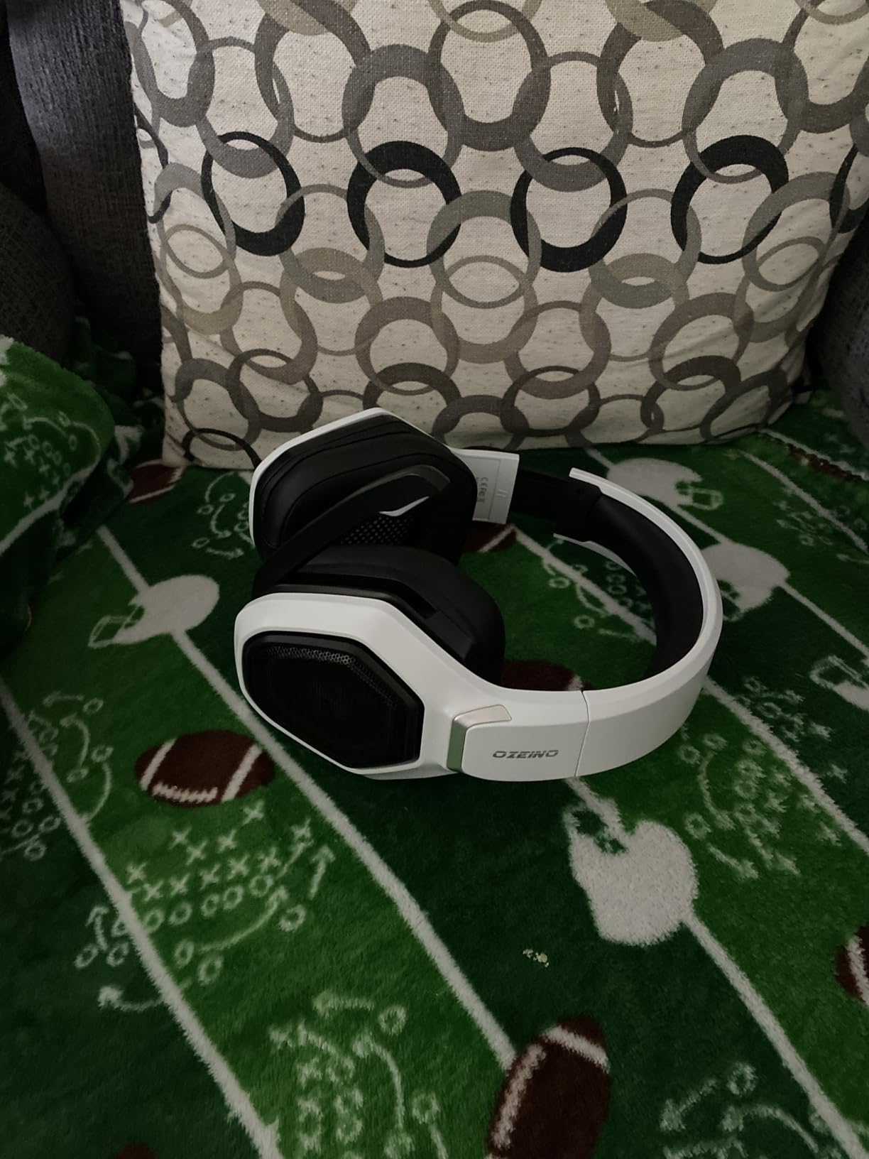 Ozeino 2.4GHz Wireless Gaming Headset for PC, Ps5, Ps4 - Lossless Audio USB & Type-C Ultra Stable Gaming Headphones with Flip Microphone, 40-Hr Battery Gamer Headset for Switch, Laptop, Mobile, Mac Customer Review Ozeino 2.4GHz Wireless Gaming Headset for PC, Ps5, Ps4 - Lossless Audio USB & Type-C Ultra Stable Gaming Headphones with Flip Microphone, 40-Hr Battery Gamer Headset for Switch, Laptop, Mobile, Mac - Customer Photo 1