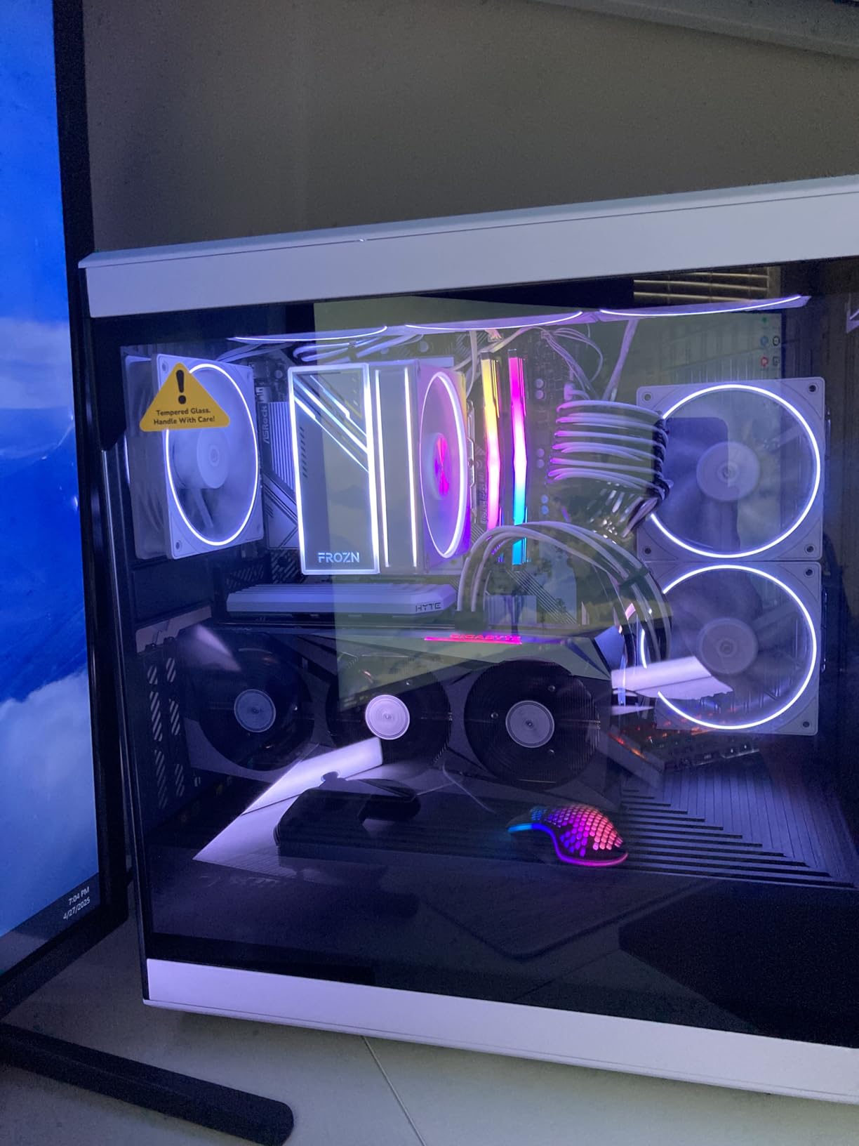 GIGABYTE GV-R76GAMING OC-8GD Radeon RX 7600 Gaming OC 8G Graphics Card, 3X WINDFORCE Fans 8GB 128-bit GDDR6, Video Card - Customer Photo 2